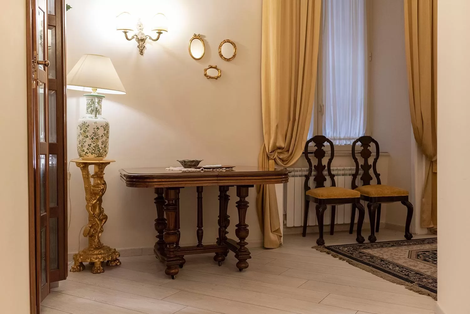 Living room in Domus Borbonica