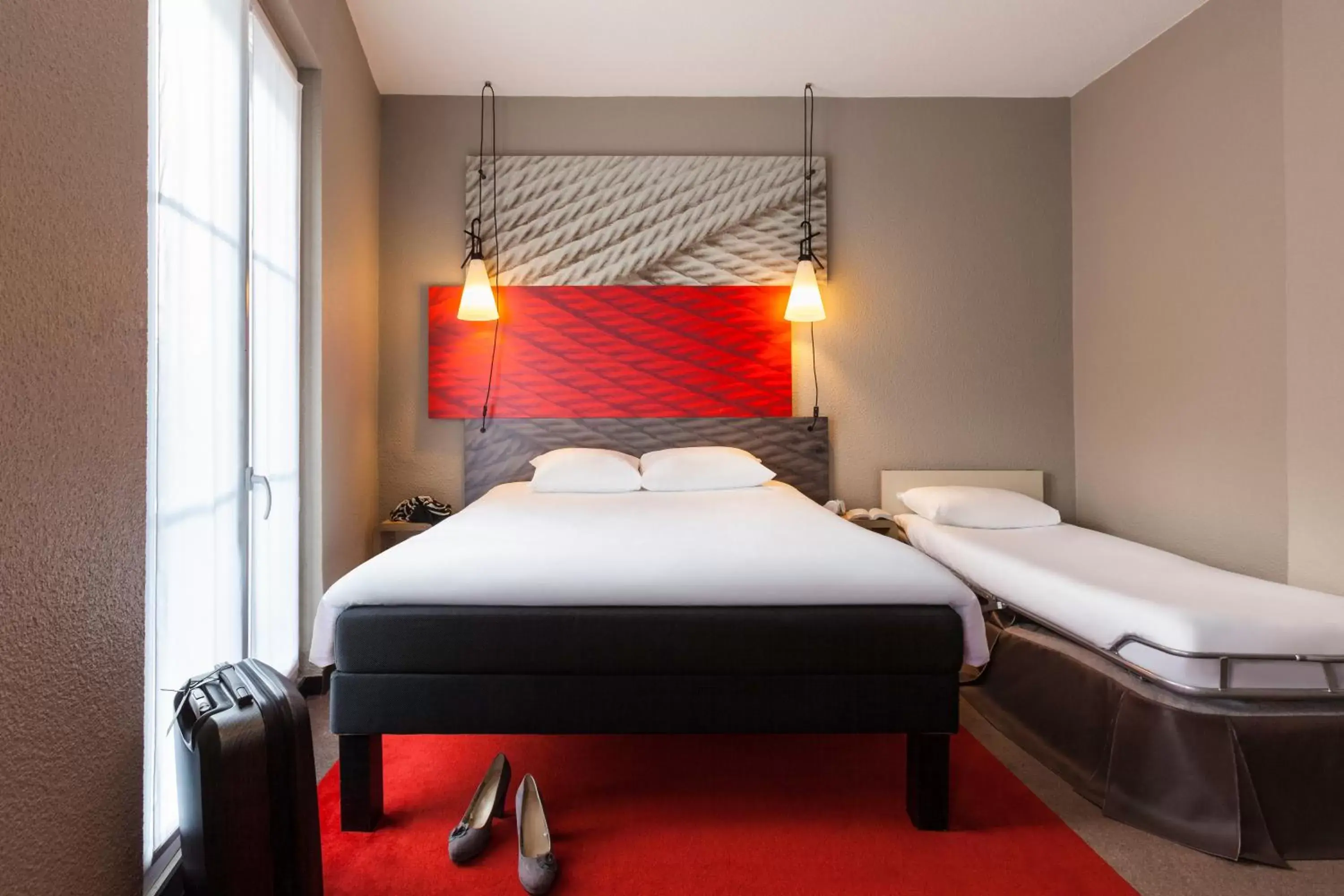 Superior Room with 1 Double Bed and 1 Single Bed in ibis Rueil-Malmaison Centre Superior Room with 1 Double Bed and 1 Single Bed in ibis Rueil-Malmaison Centre