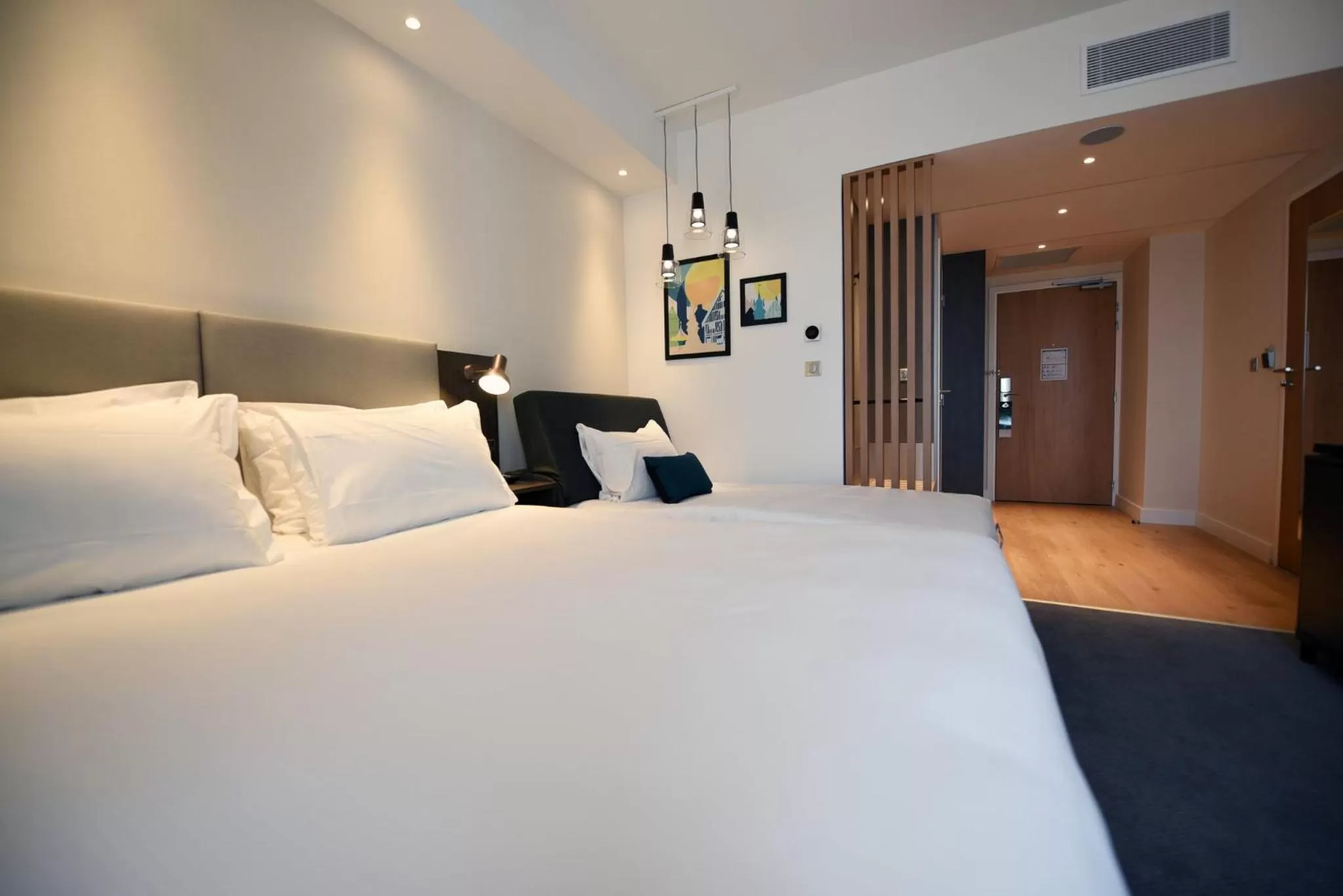 Photo of the whole room, Bed in Holiday Inn Dijon Sud - Longvic by IHG