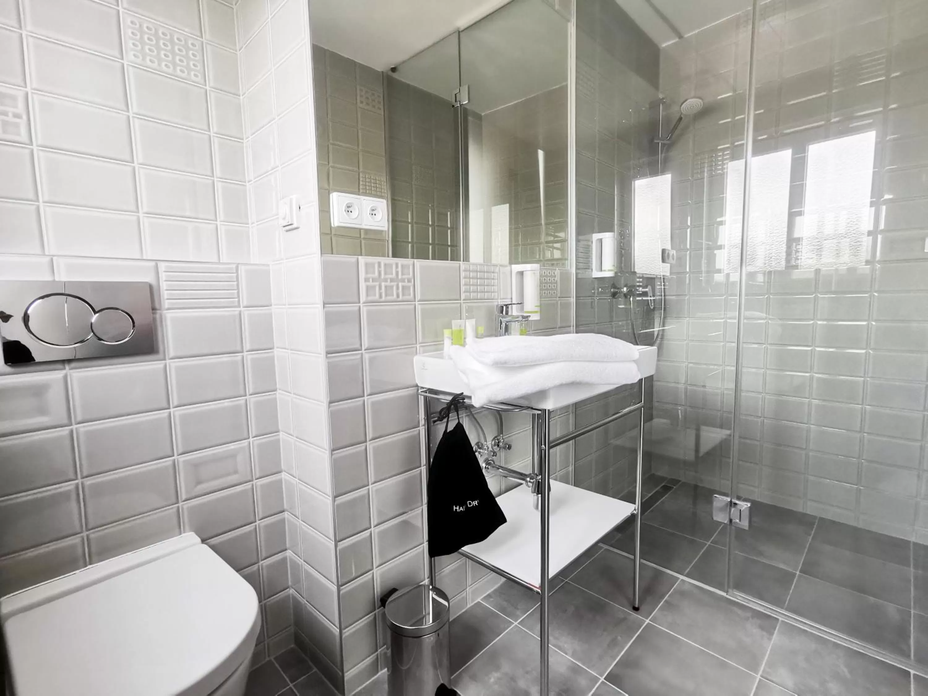 Shower in Hotel Avion - National Cultural Monument - ICONIC HOUSES ORG