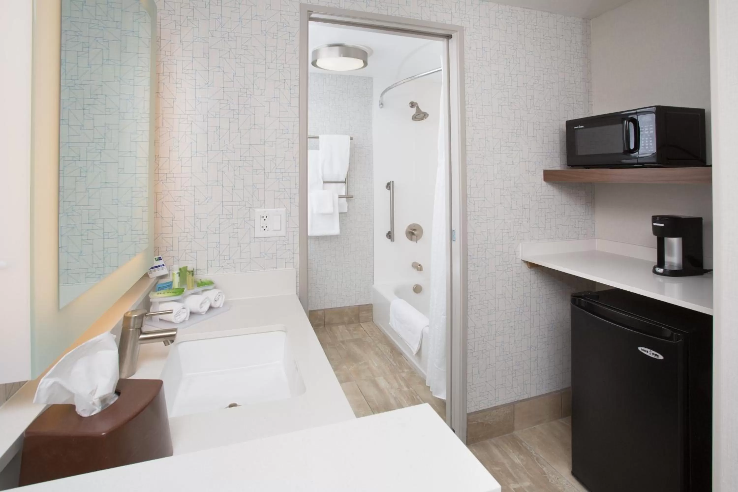 King Room - Disability Access Tub - Non-Smoking in Holiday Inn Express Salt Lake City Downtown, an IHG Hotel