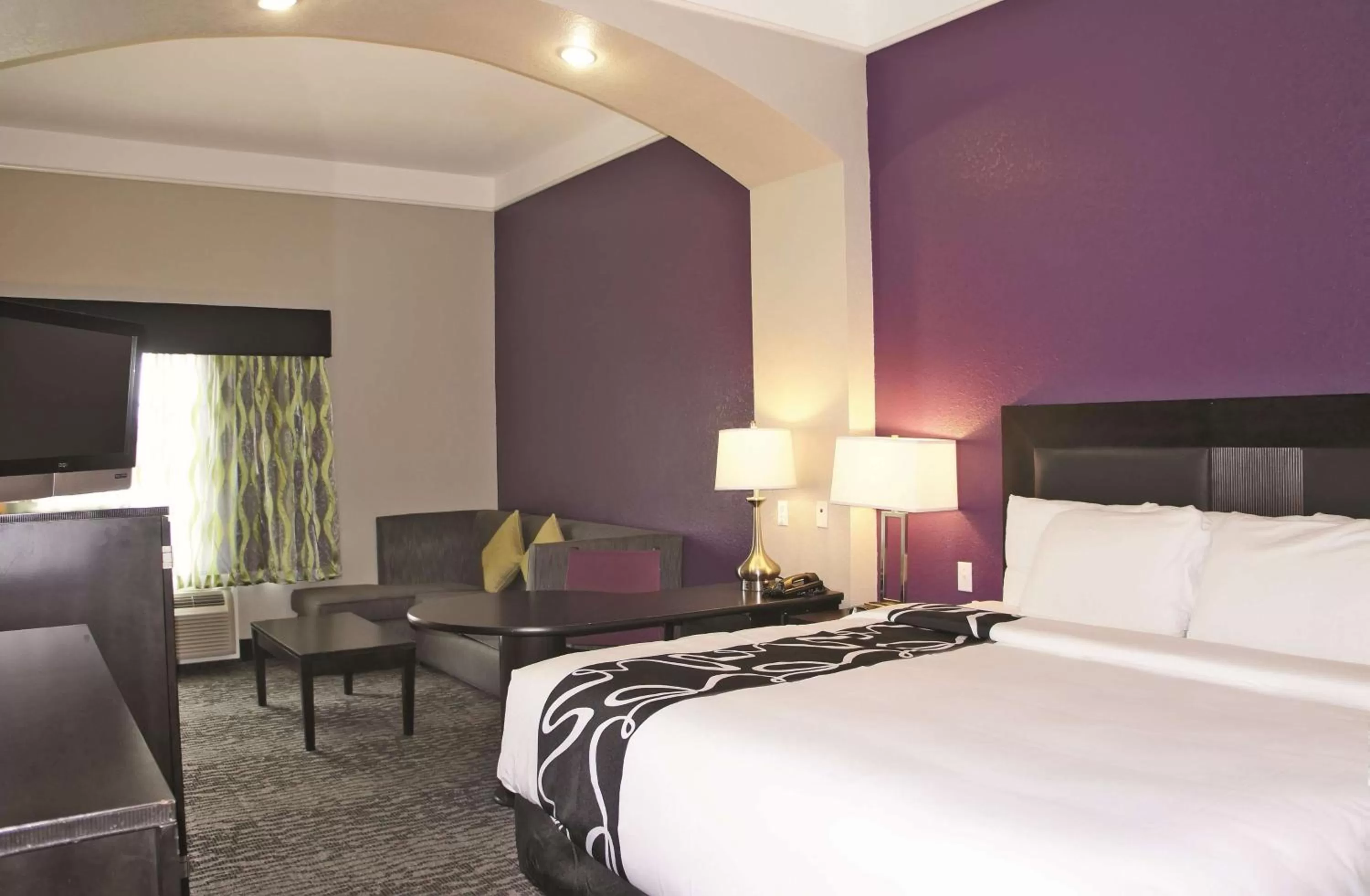 Photo of the whole room, Bed in La Quinta by Wyndham Pearland