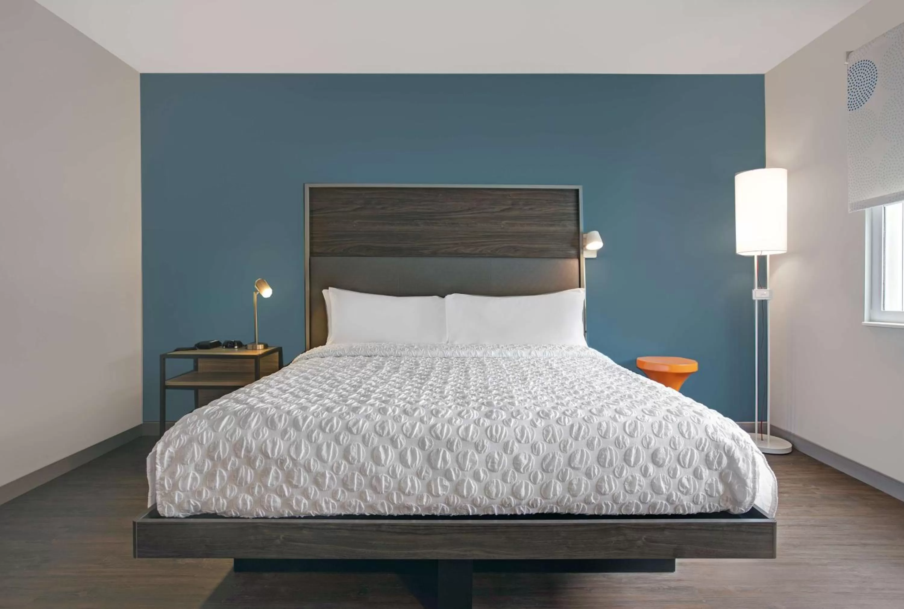 Bed in Tru By Hilton Milwaukee Downtown, WI