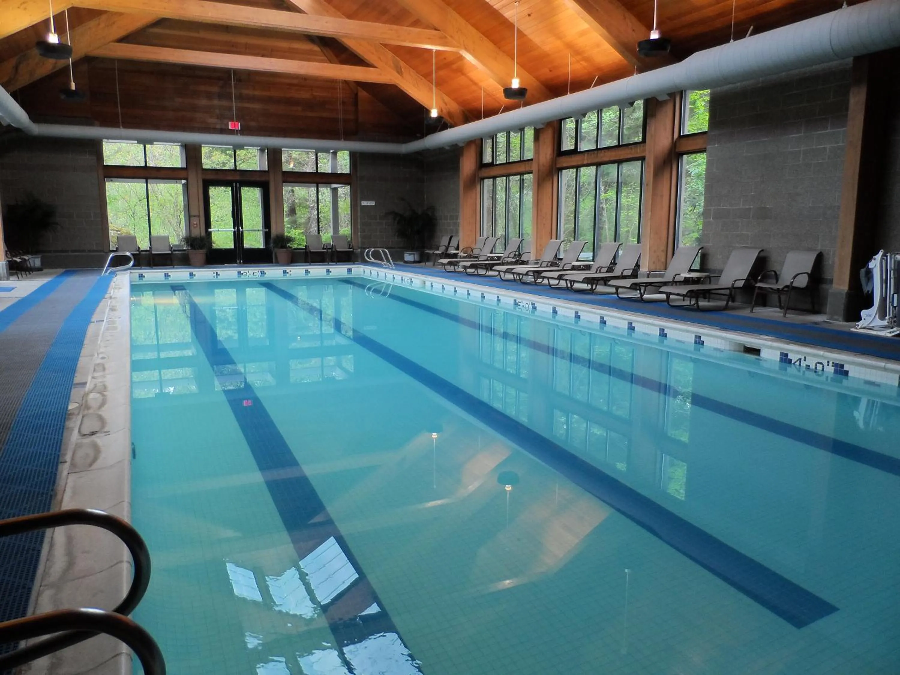 Swimming pool in Skamania Lodge