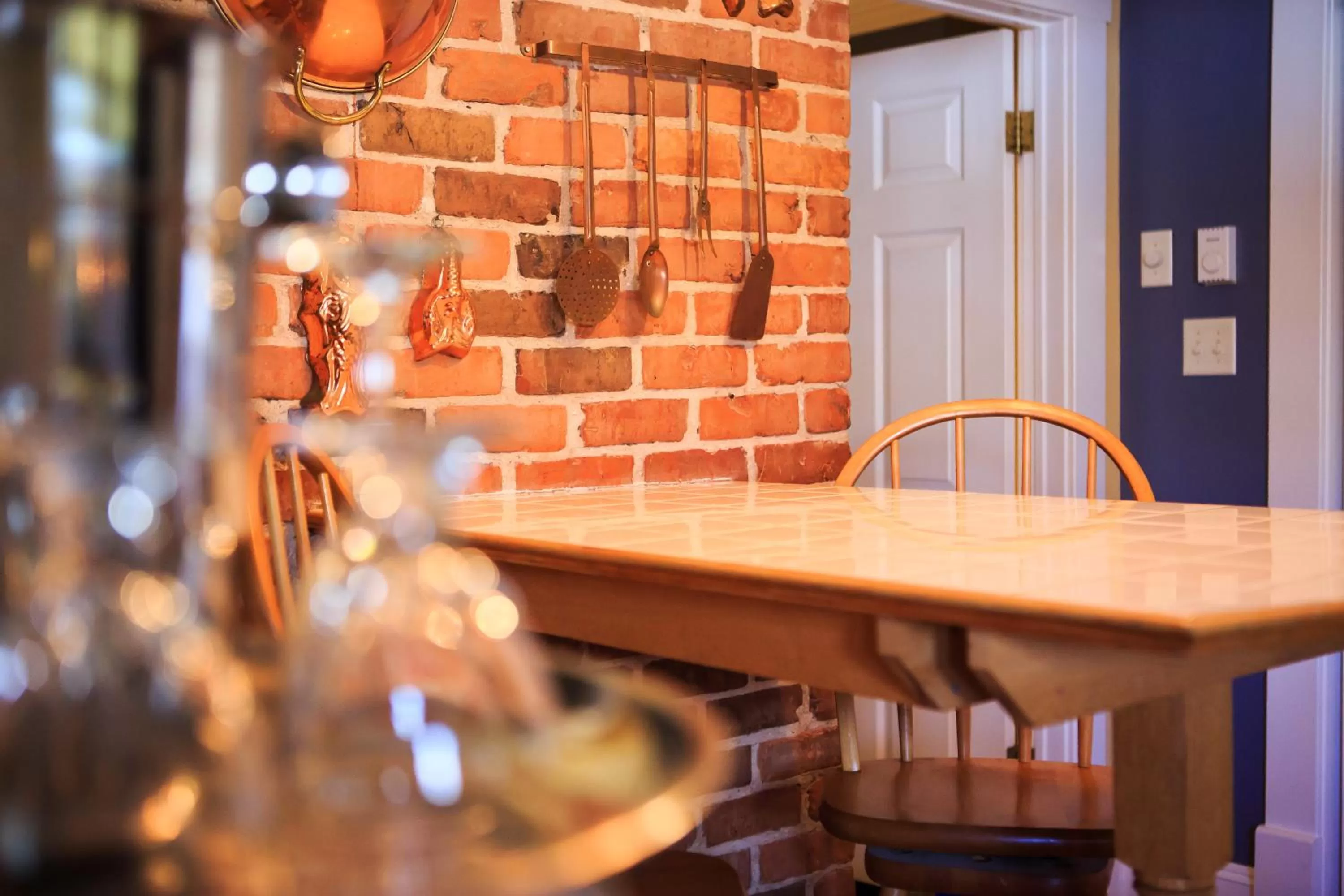 Kitchen or kitchenette in Leaside Manor