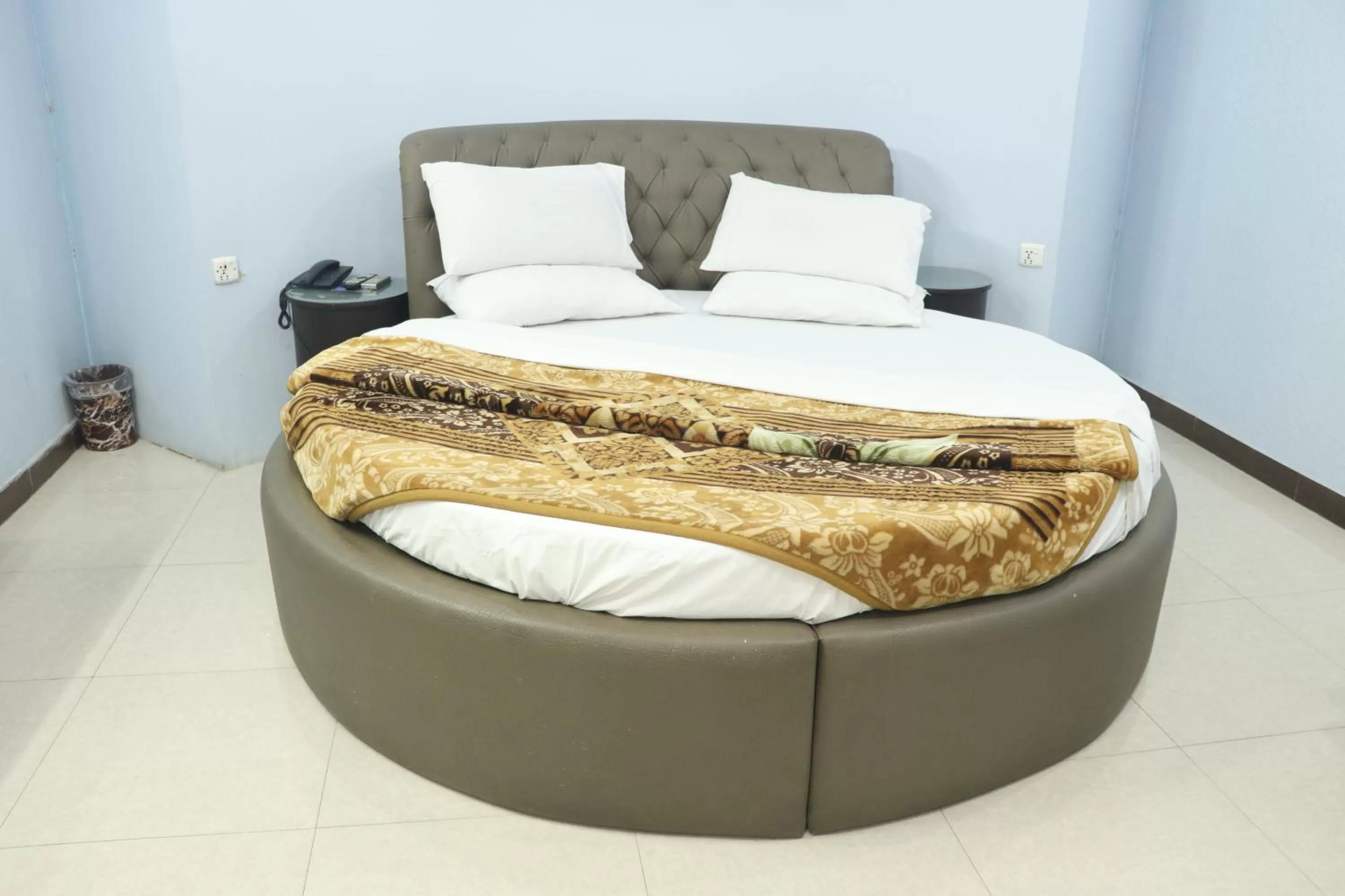 Bed in Hotel Grace inn