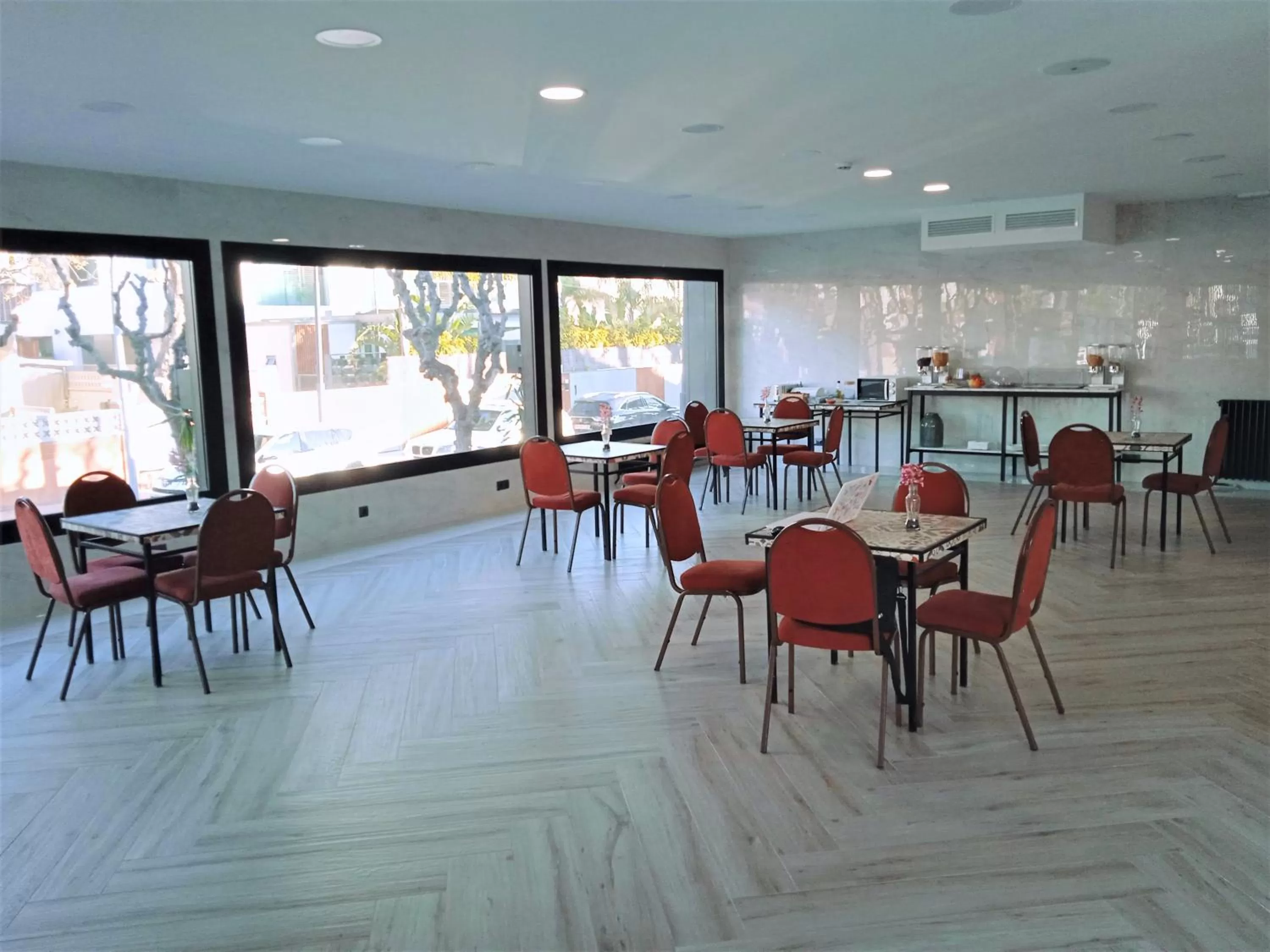 Buffet breakfast in Hotel 153