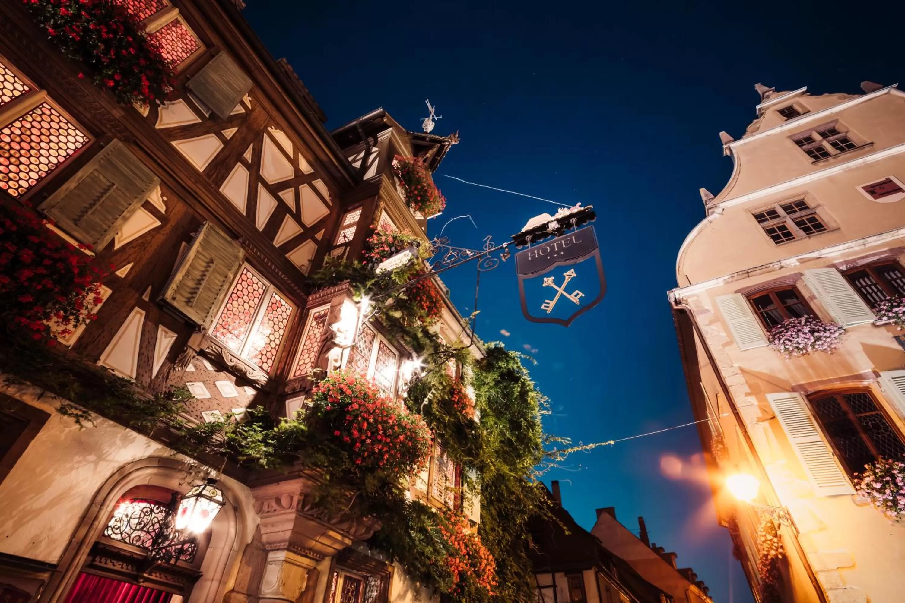 Property building in Hôtel des Deux Clefs