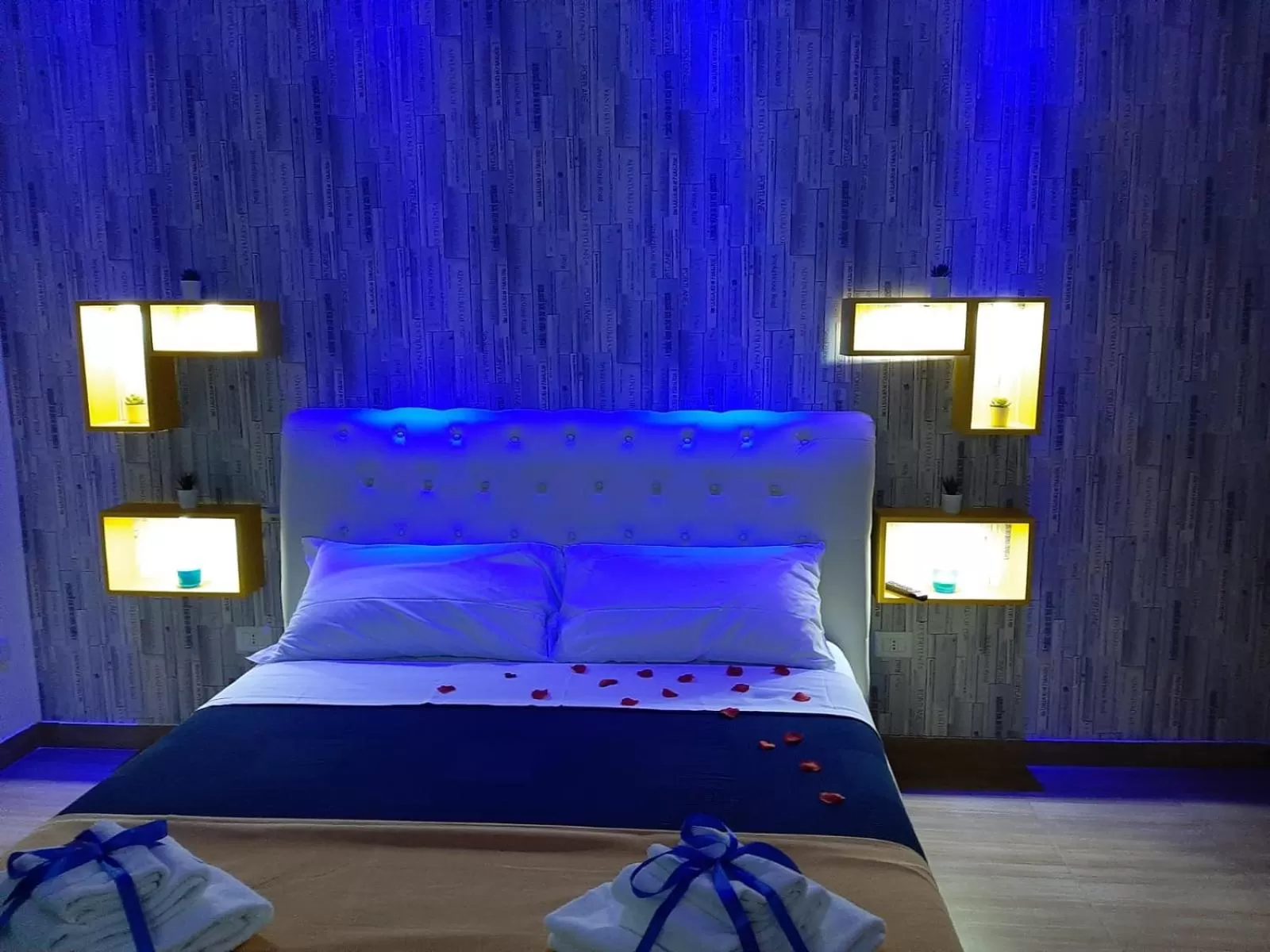 Photo of the whole room, Bed in Red House