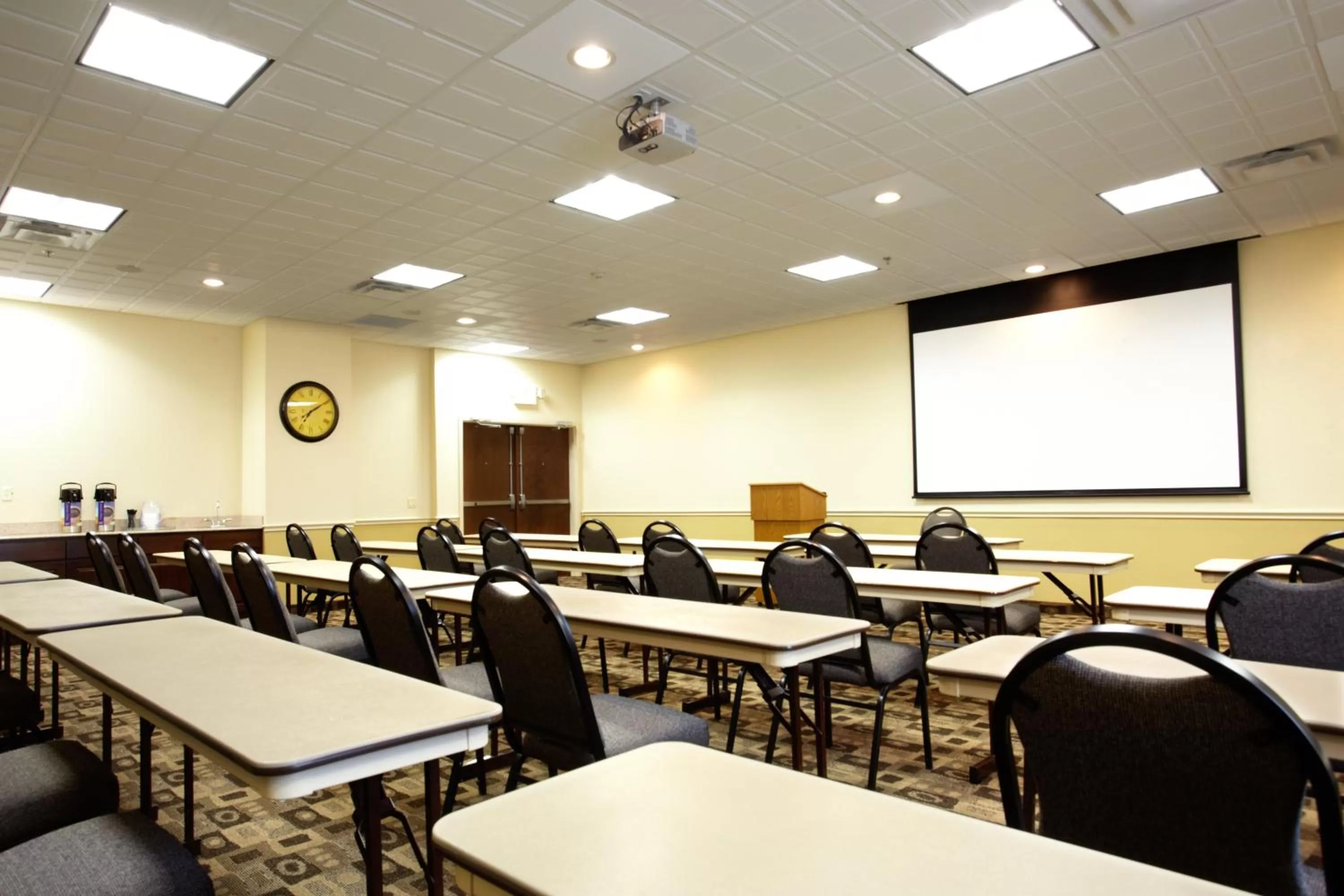 Meeting/conference room in Holiday Inn Express & Suites Deer Park by IHG