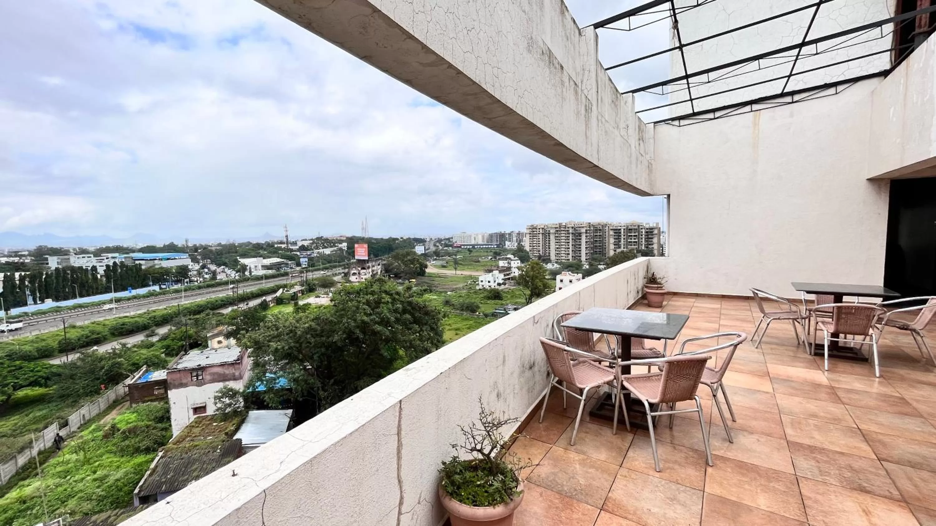 Patio in Hotel Sumanchandra Suites