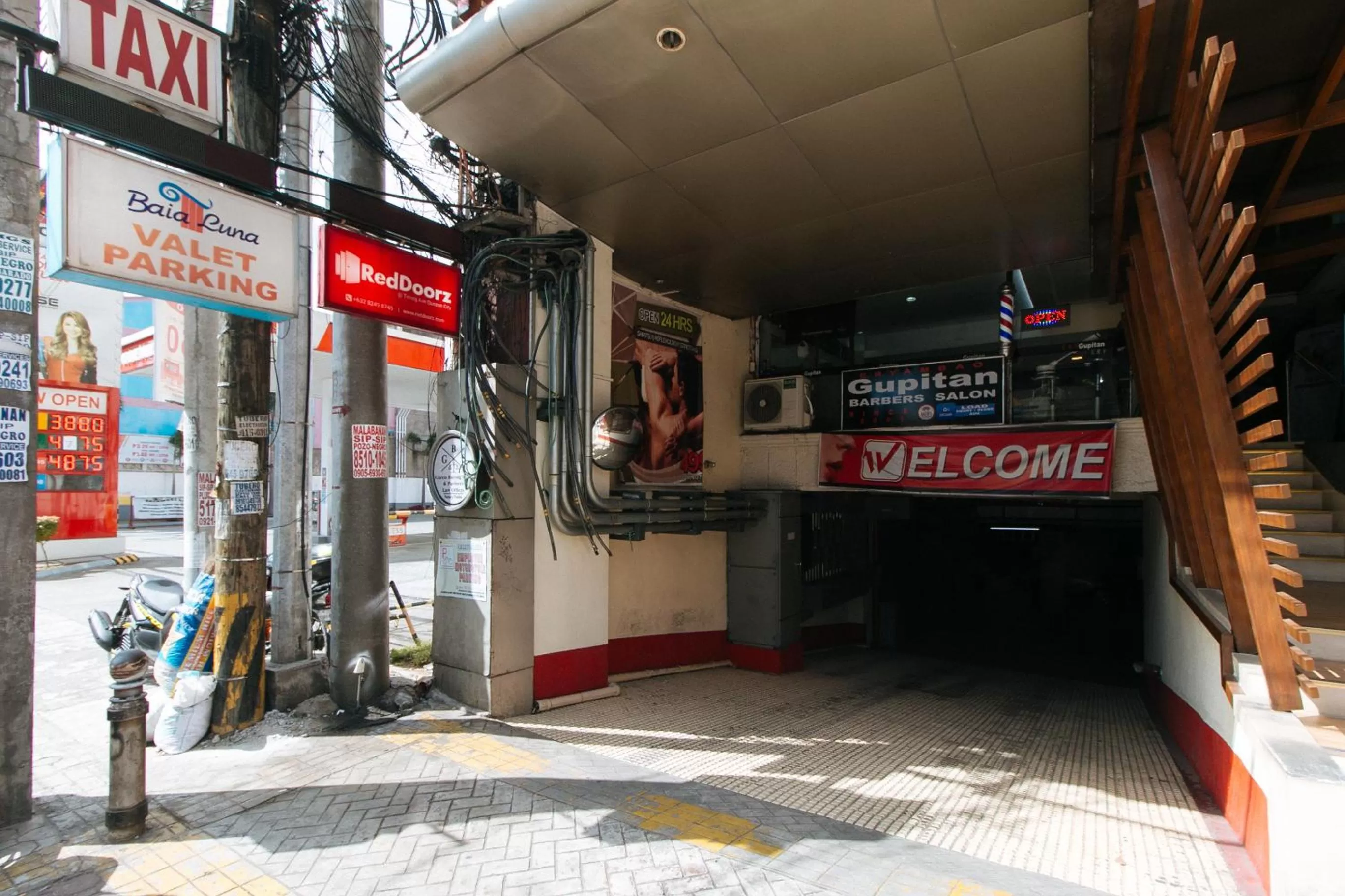 Facade/entrance in RedDoorz at Timog Avenue Quezon City