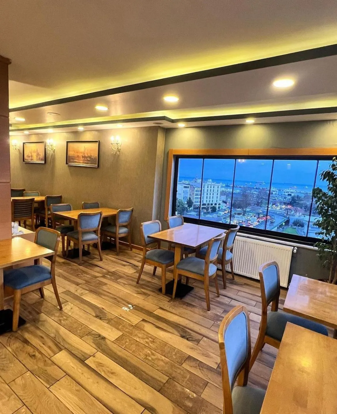 Restaurant/places to eat in Marmara Place Old City Hotel