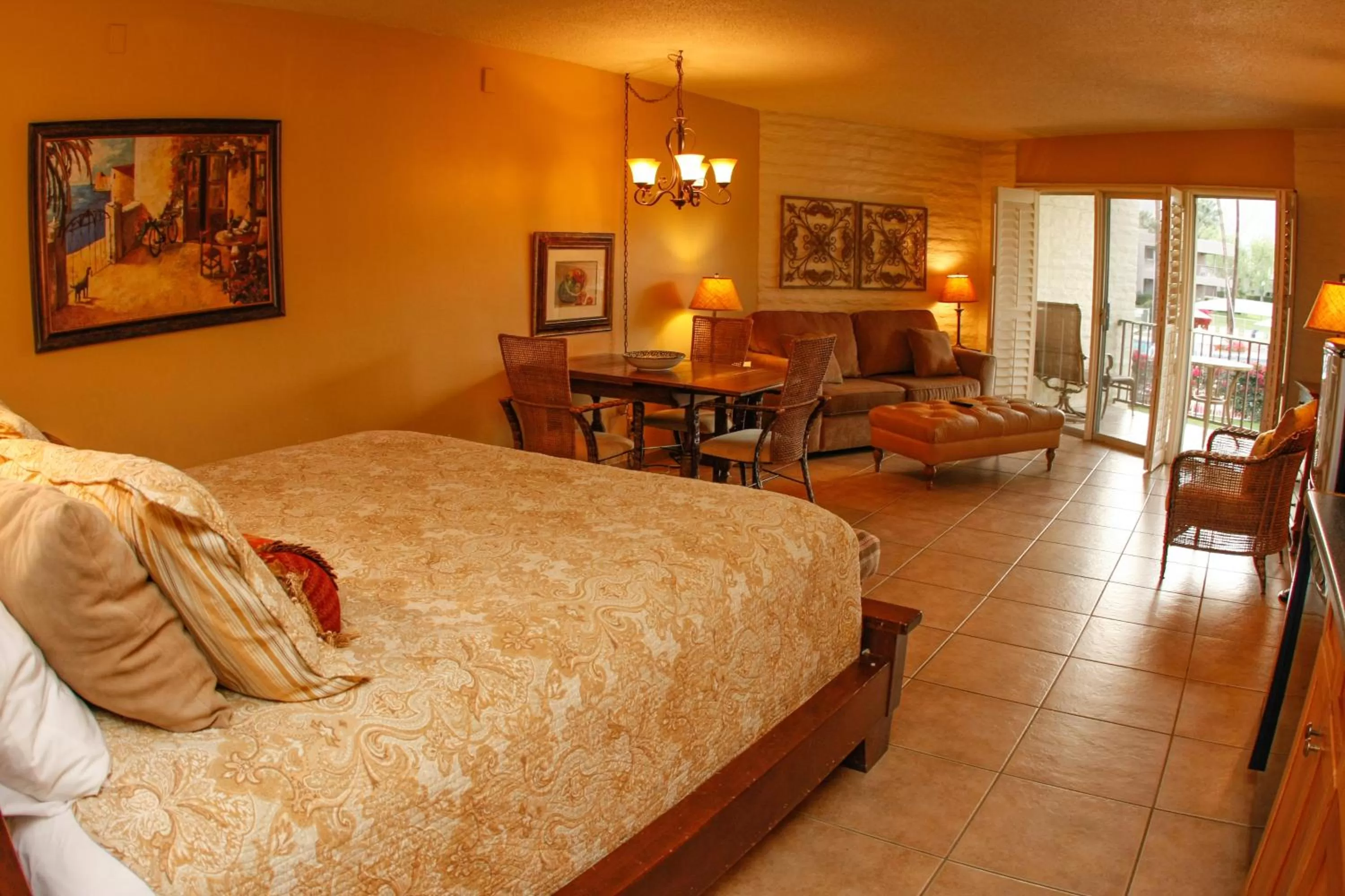 Photo of the whole room, Bed in Shadow Mountain Resort