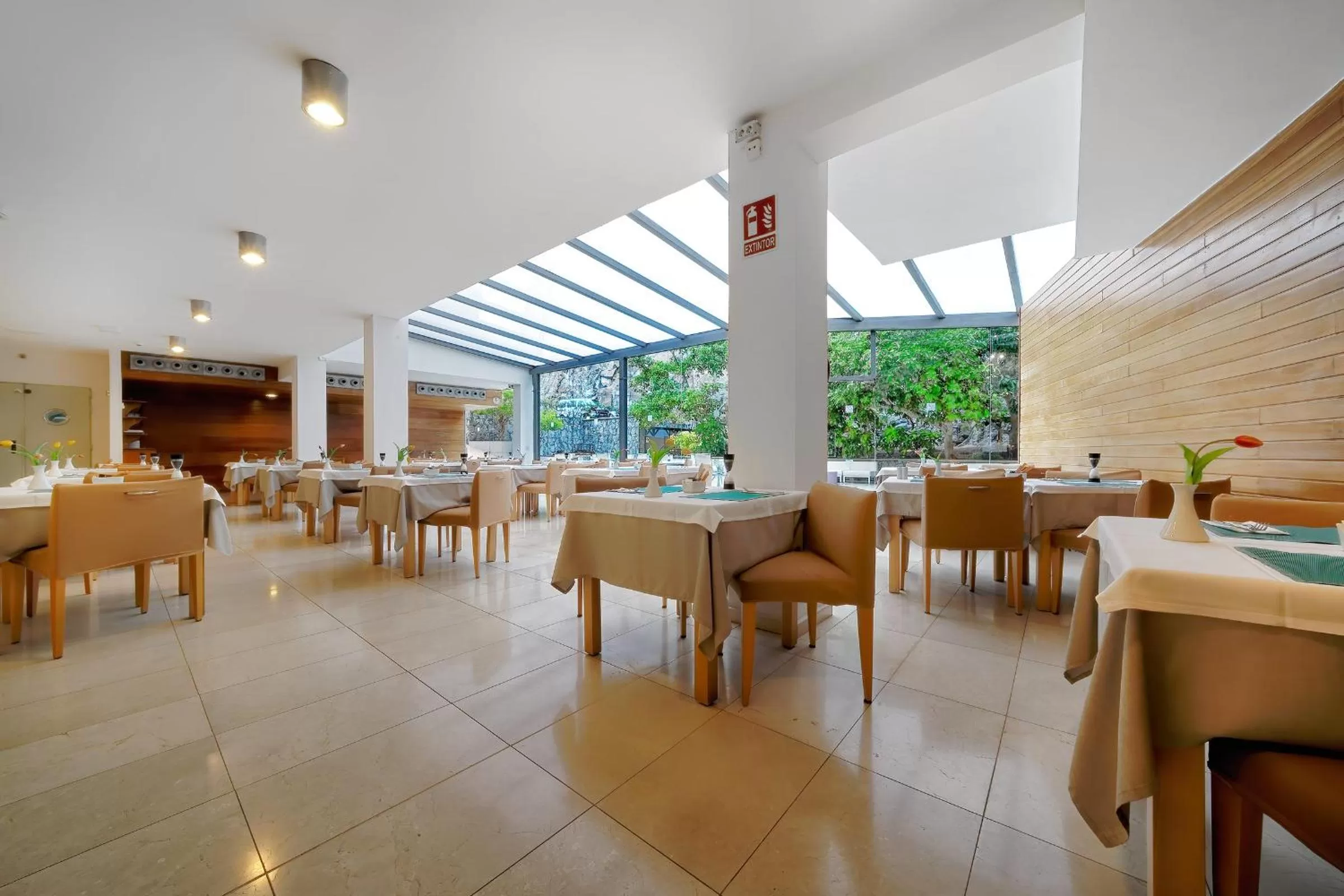 Restaurant/places to eat in Morasol Suites