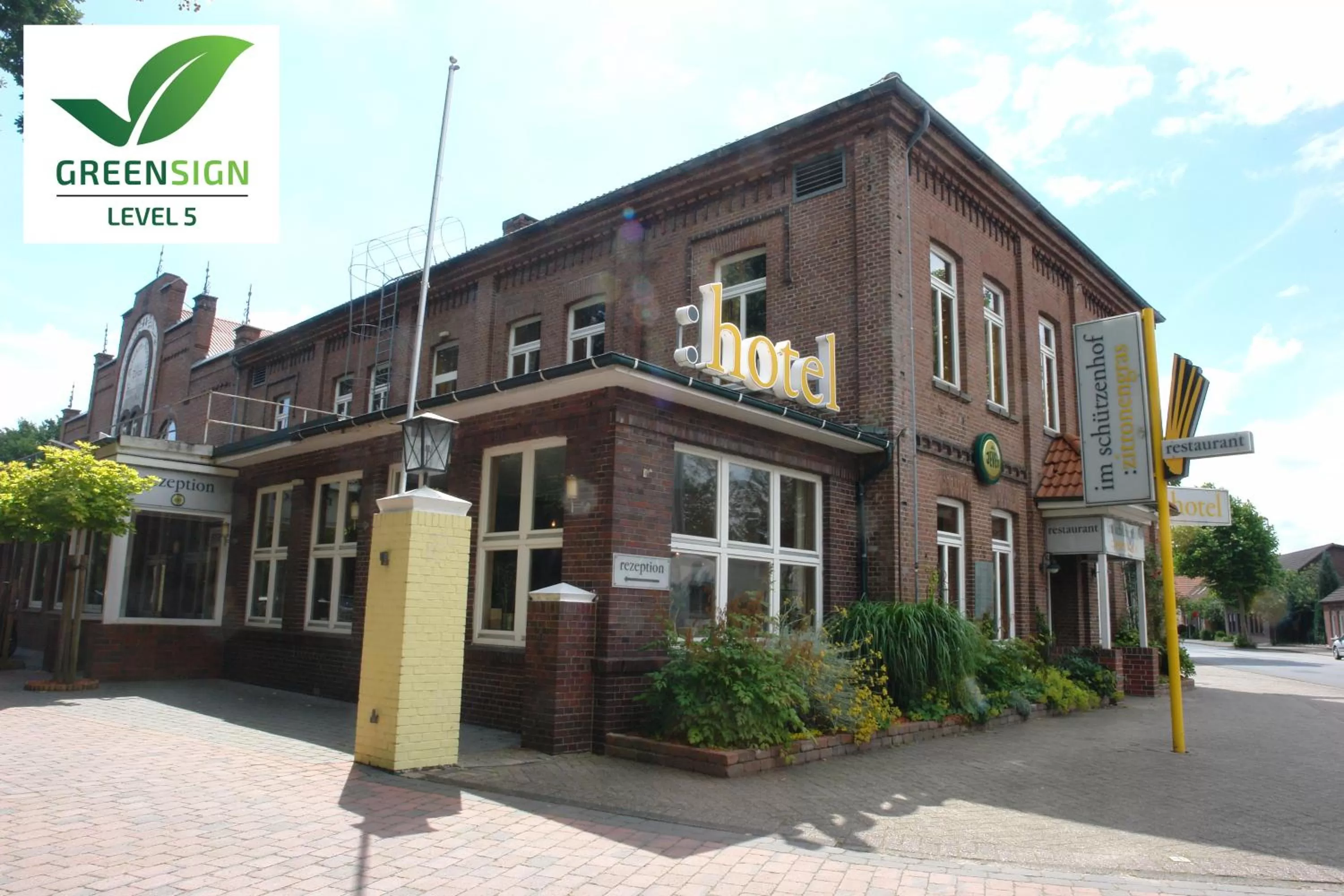 Facade/entrance in Hotel Im Schützenhof, Jever