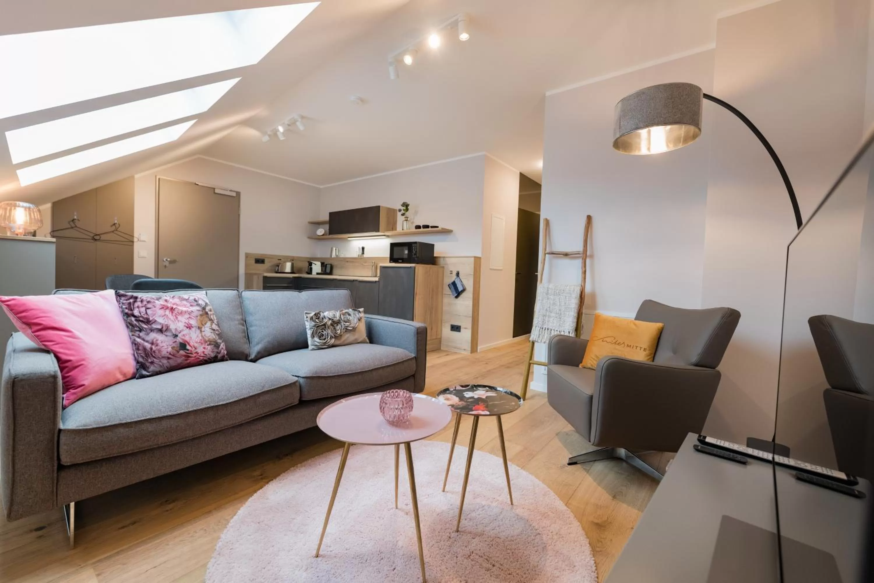 TV and multimedia in Suites MITTE - Aparthotel