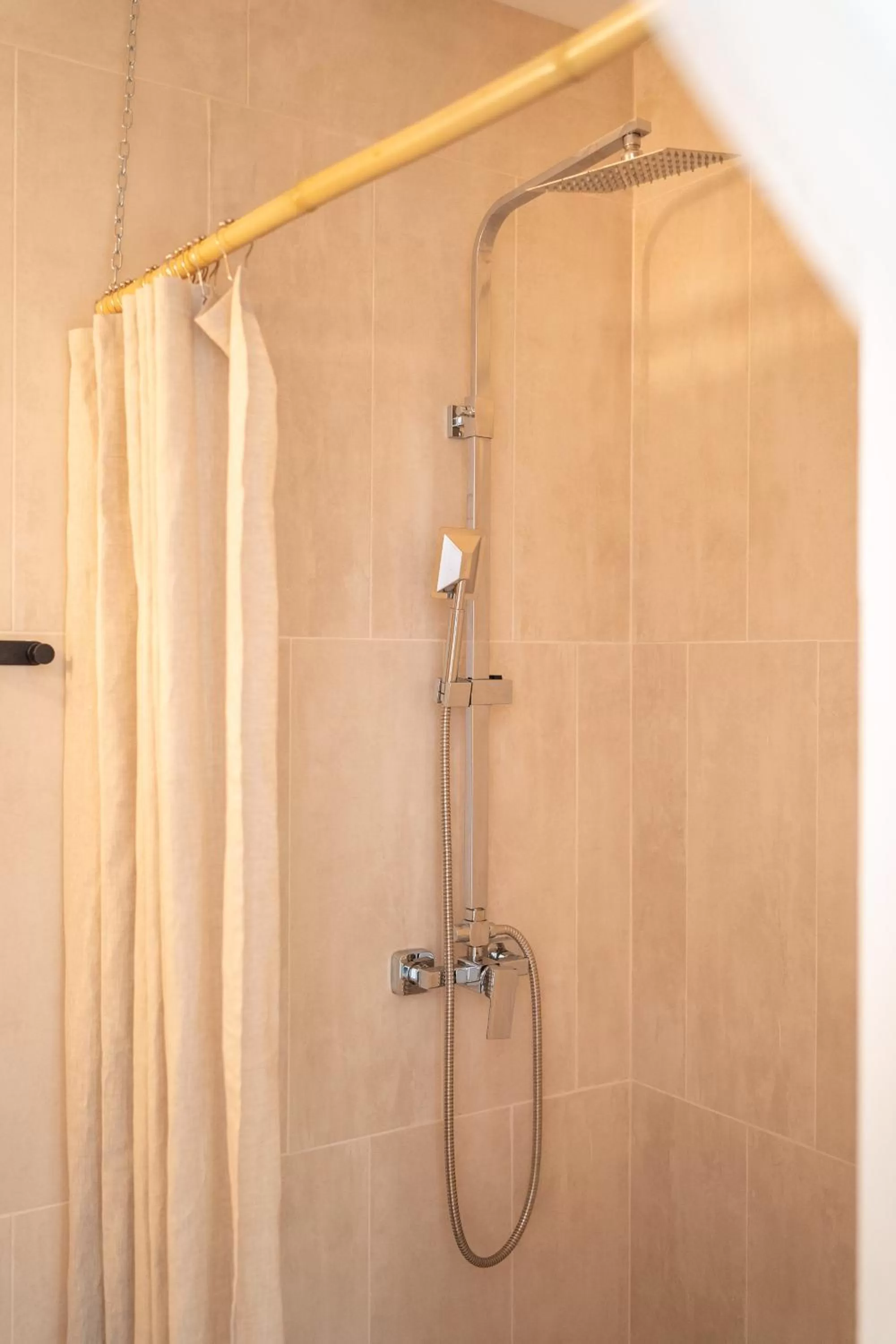 Shower, Bathroom in Sitges Beach Hostal