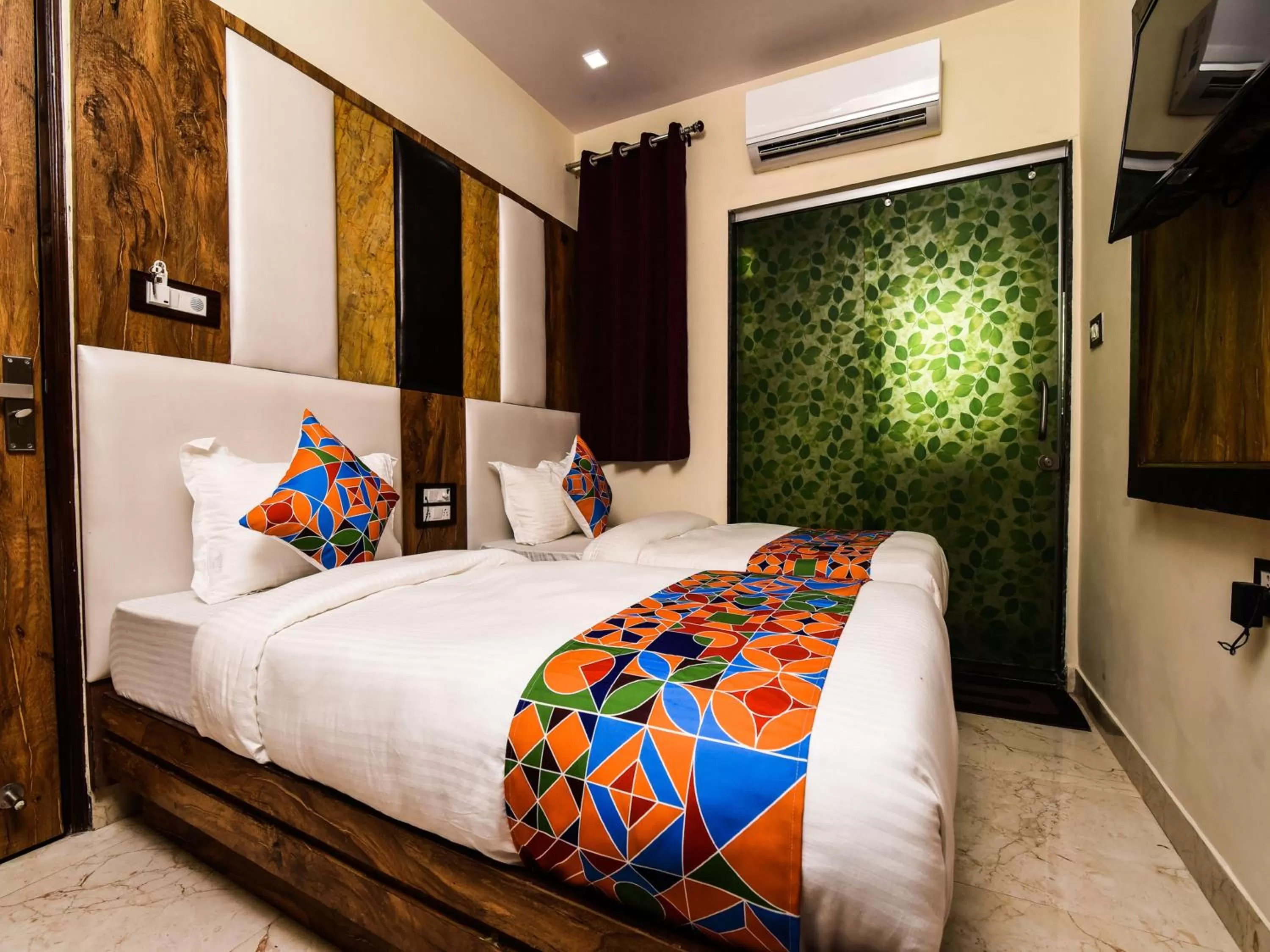 Bedroom, Bed in Hotel Dollar Inn