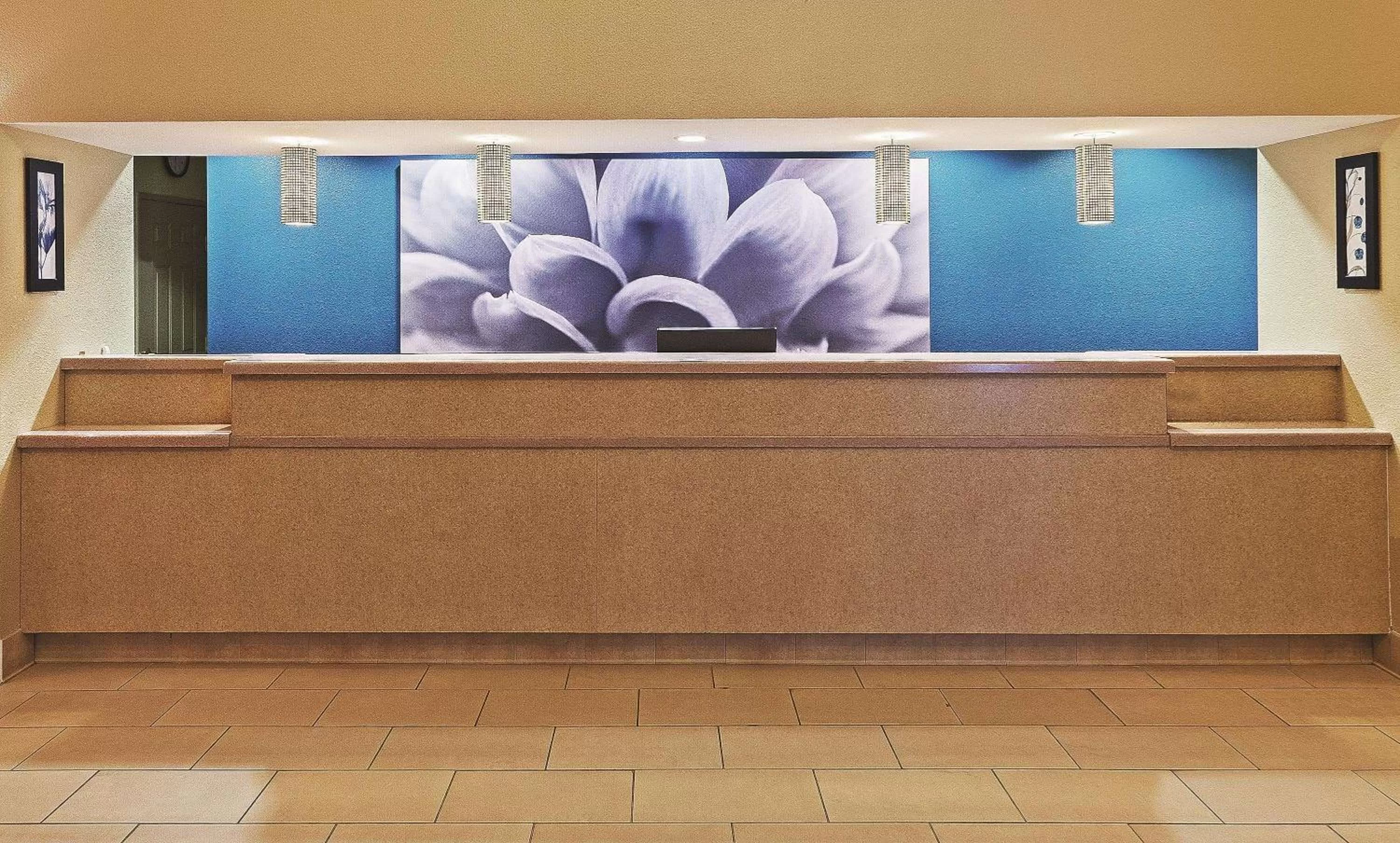 Lobby or reception in La Quinta by Wyndham Corpus Christi Northwest