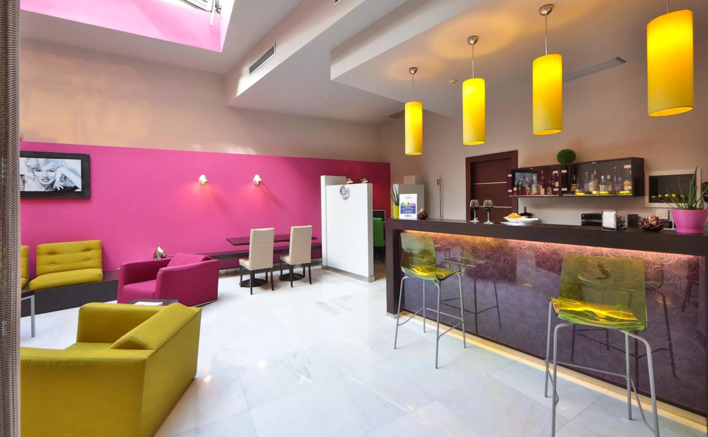 Lounge or bar in Best Western Cinemusic Hotel