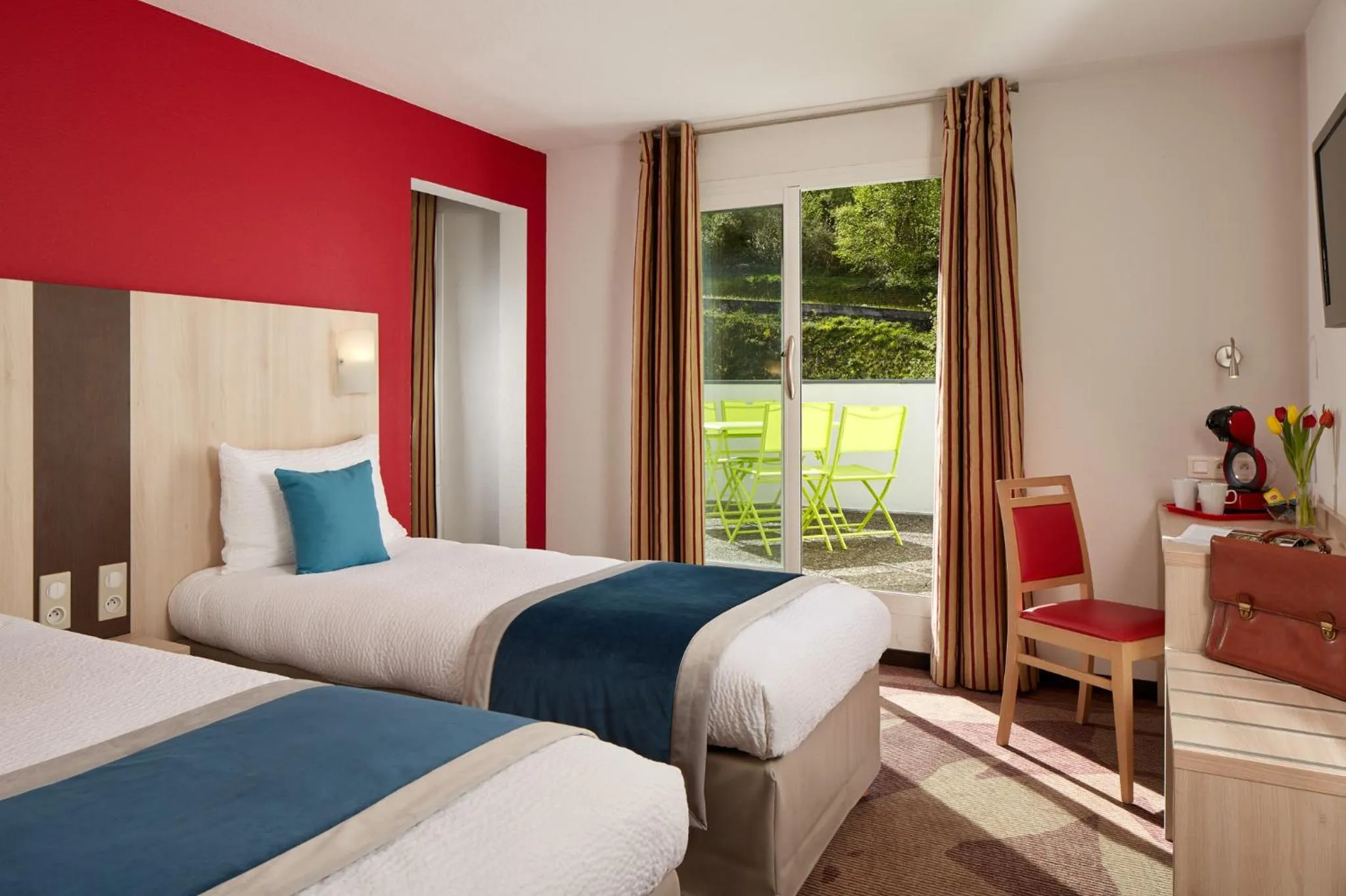 Bed in Hôtel Roissy