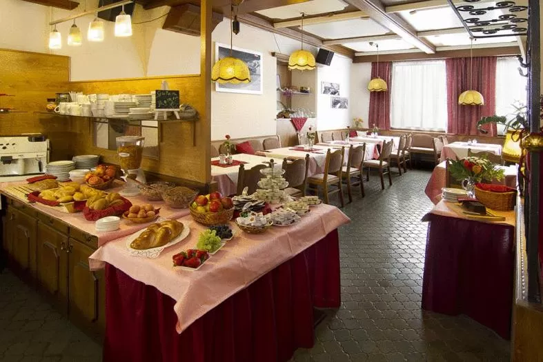 Restaurant/places to eat in Hotel Gisela