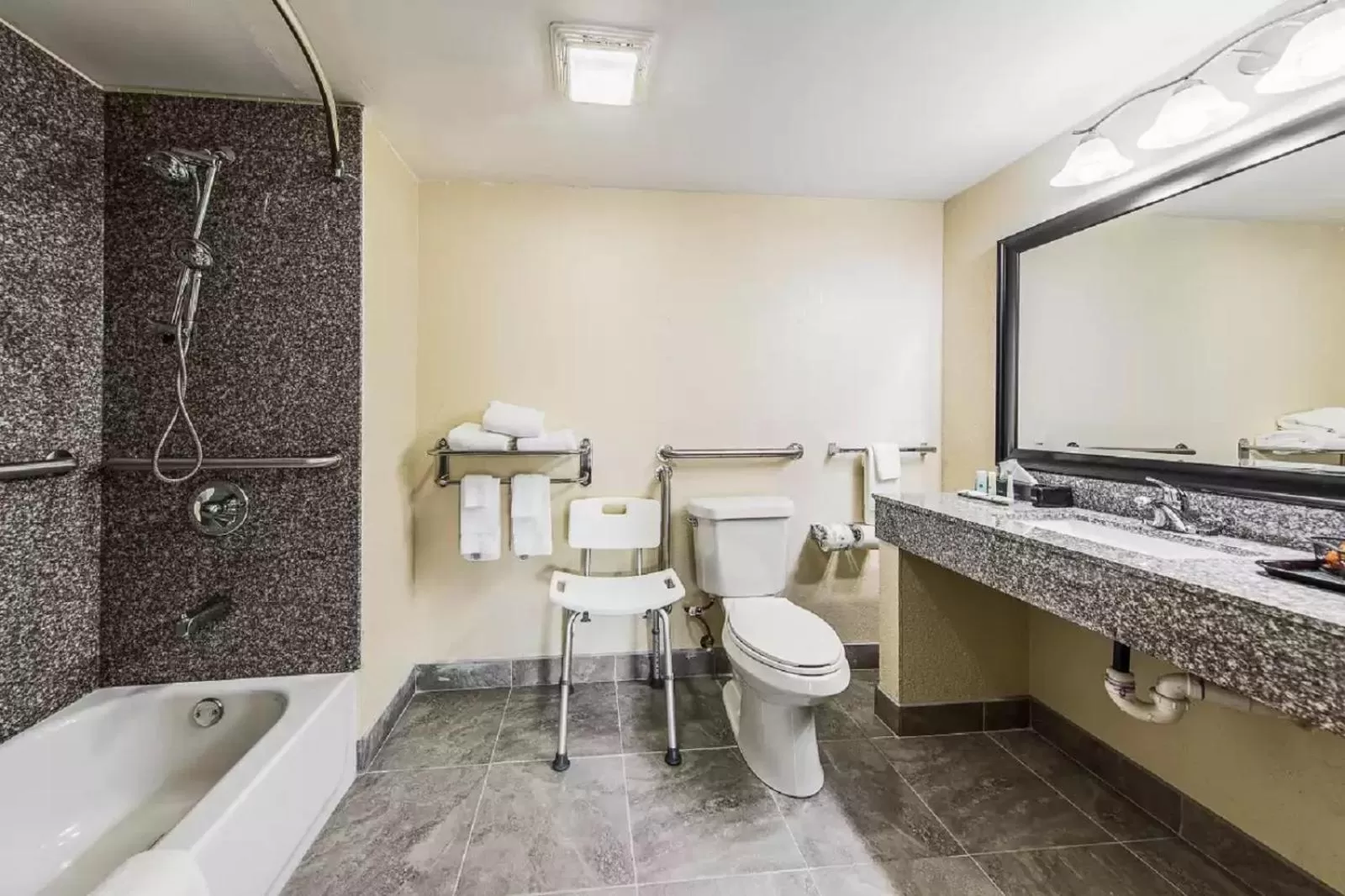 Shower in Quality Inn