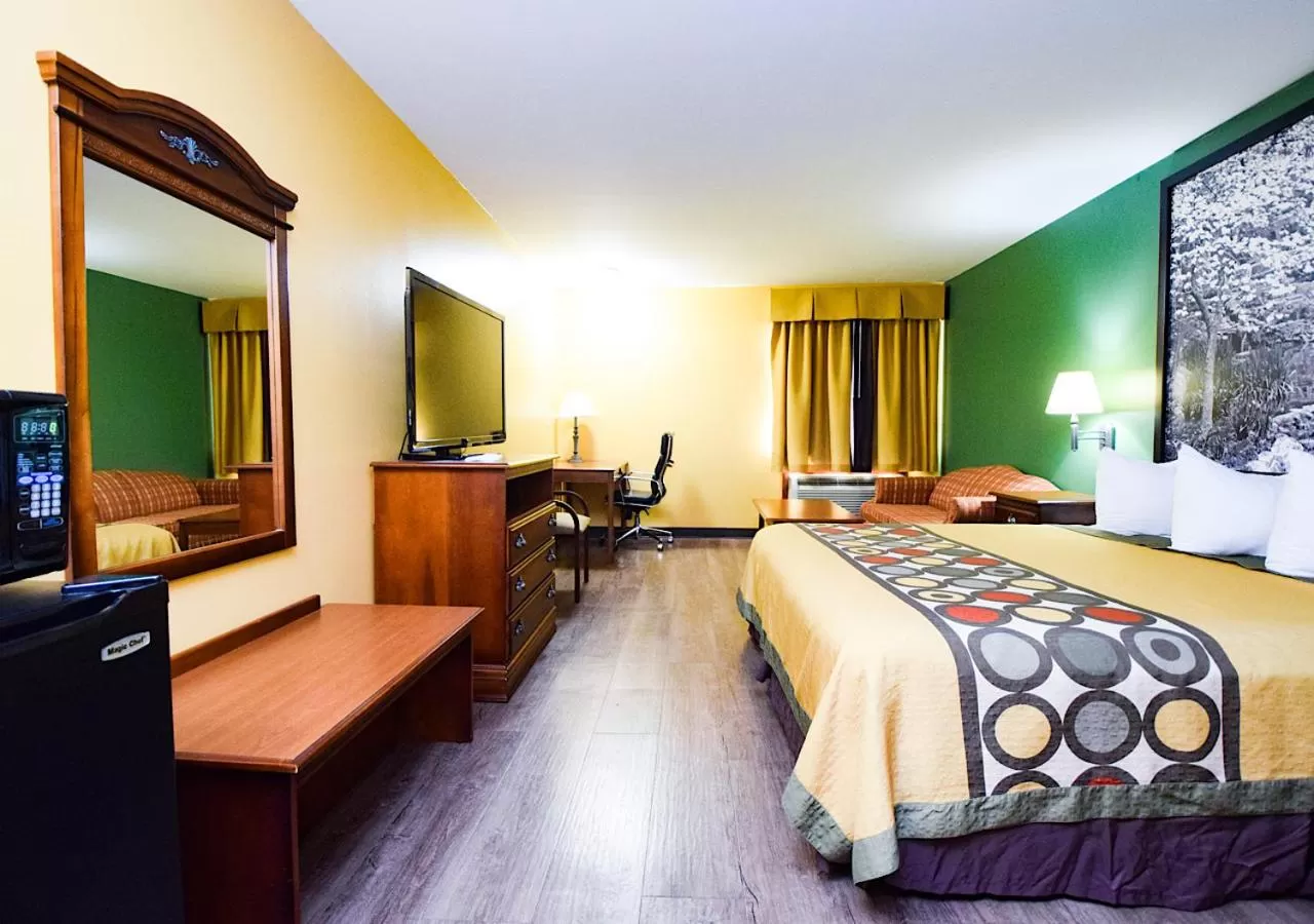 Photo of the whole room, Bed in Super 8 by Wyndham Searcy AR