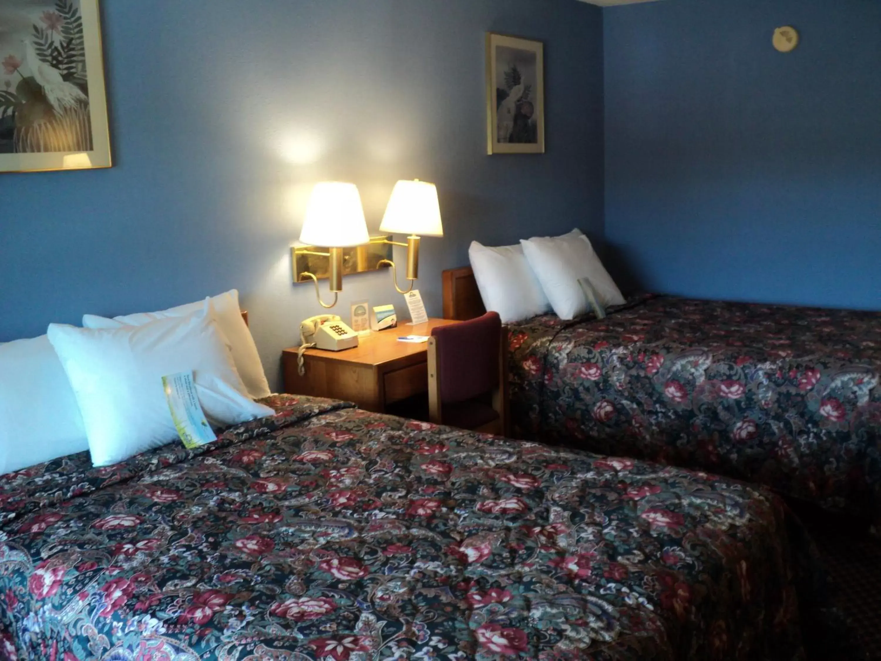 Double Room with Two Double Beds - Non-Smoking in Knights Inn Cleveland GA Double Room with Two Double Beds - Non-Smoking in Knights Inn Cleveland GA