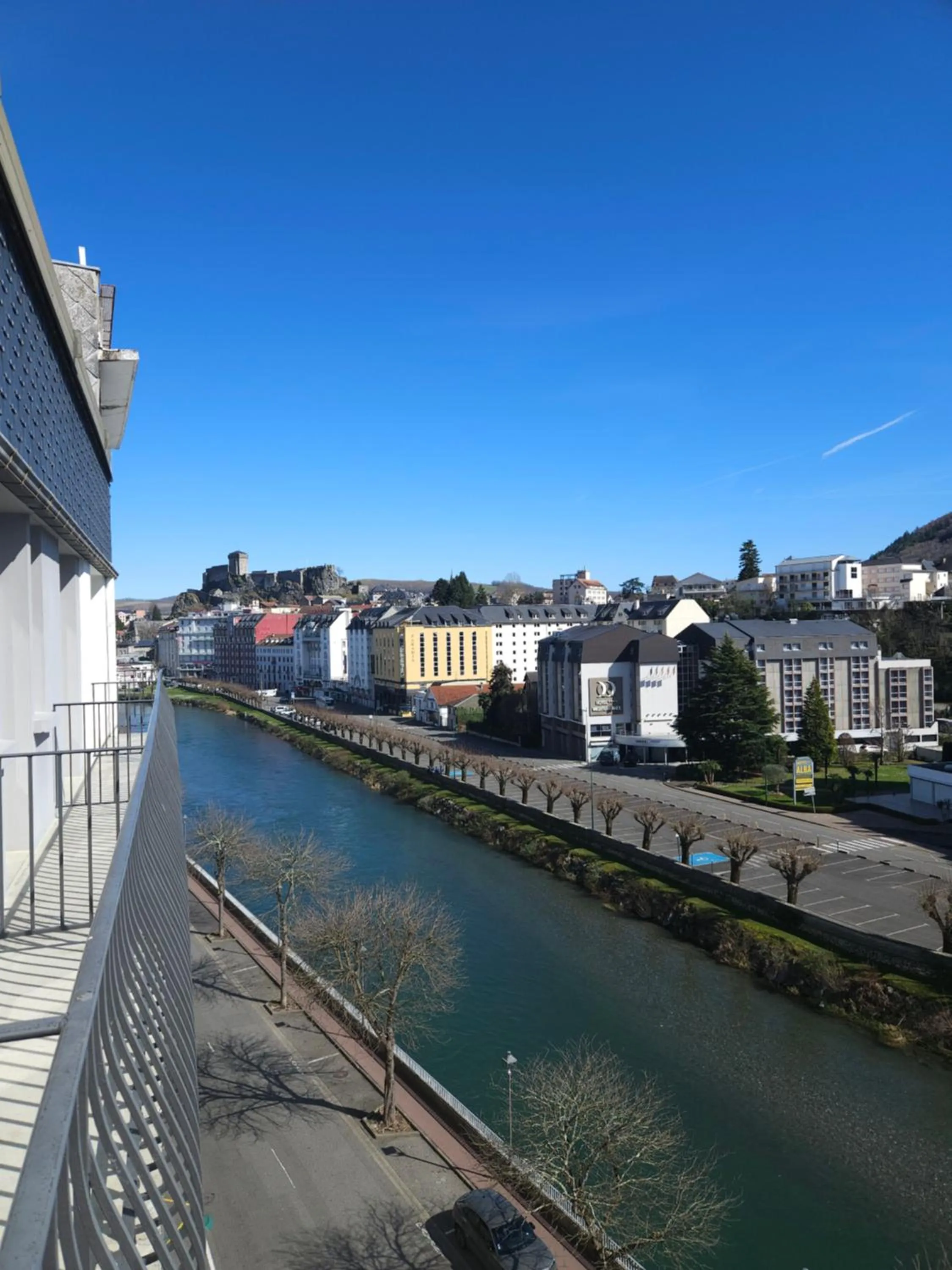 City view in Adonis Lourdes - Notre Dame de la Sarte