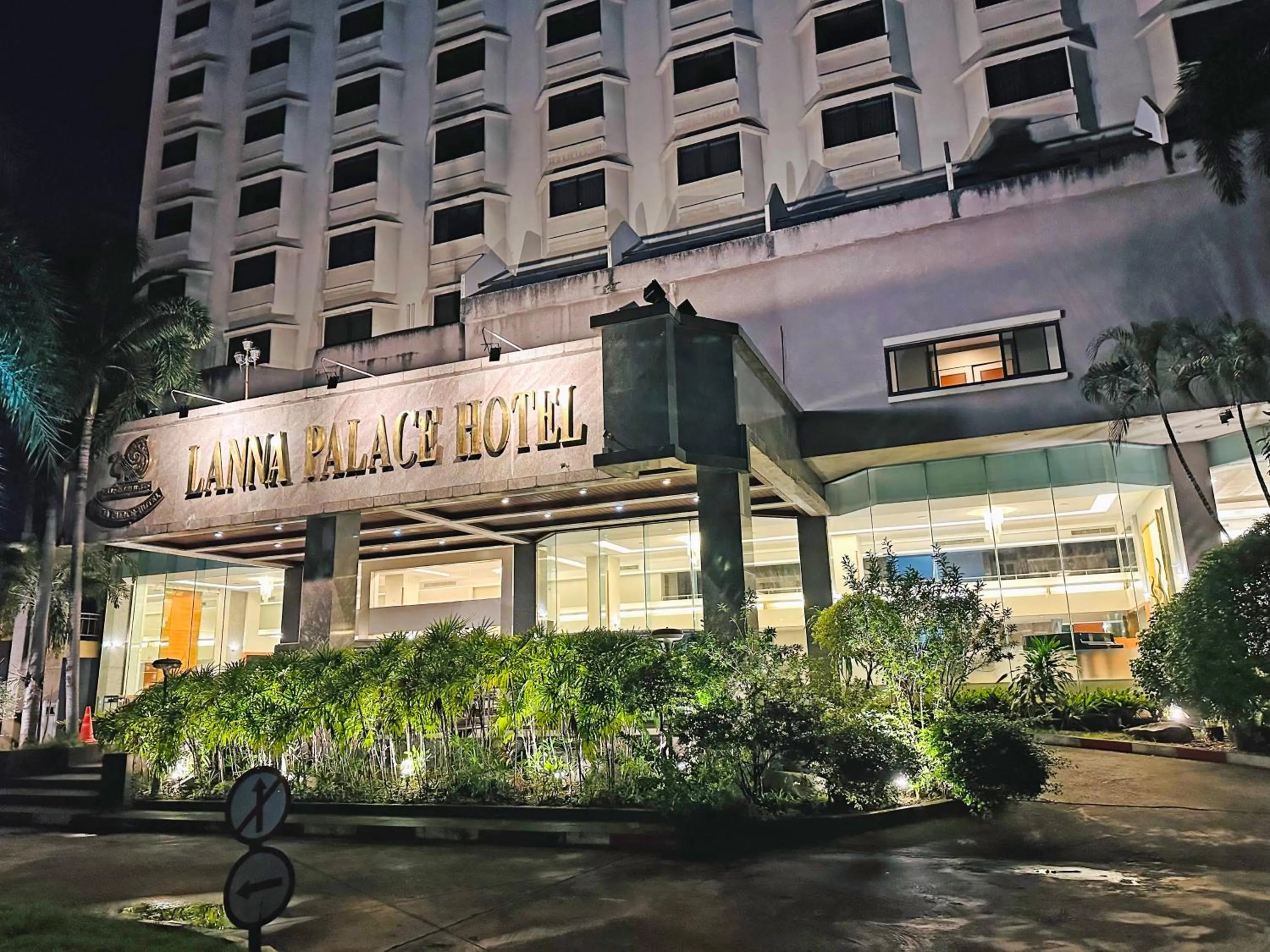 Facade/entrance in Lanna Palace 2004
