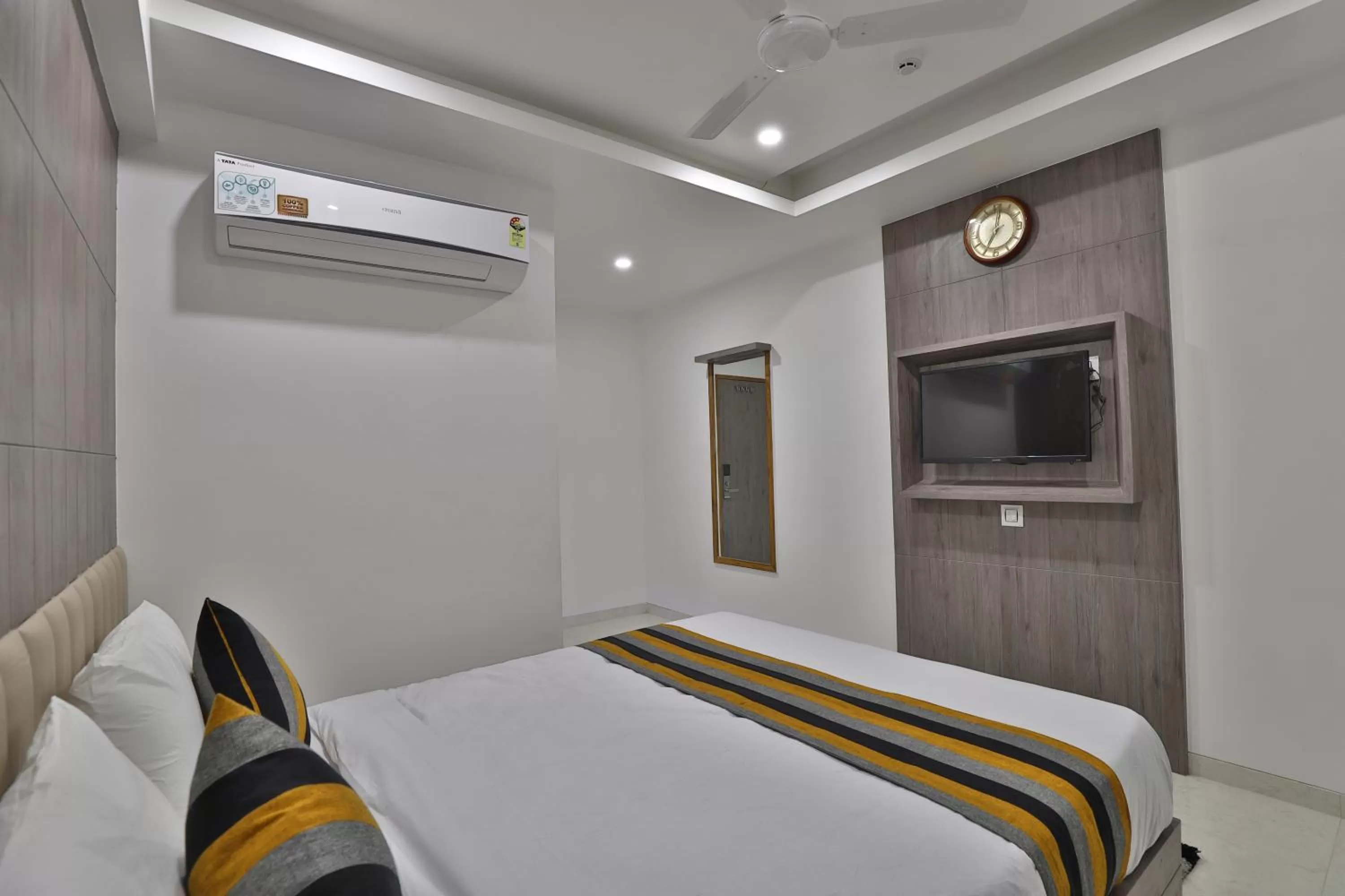 Bedroom, Bed in HOTEL LE GRAND