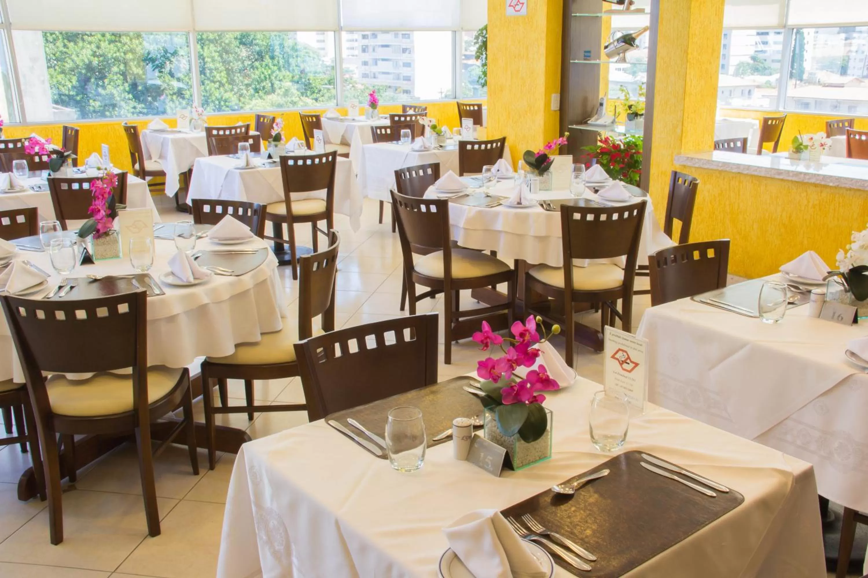 Restaurant/places to eat in L'Opera Hotel