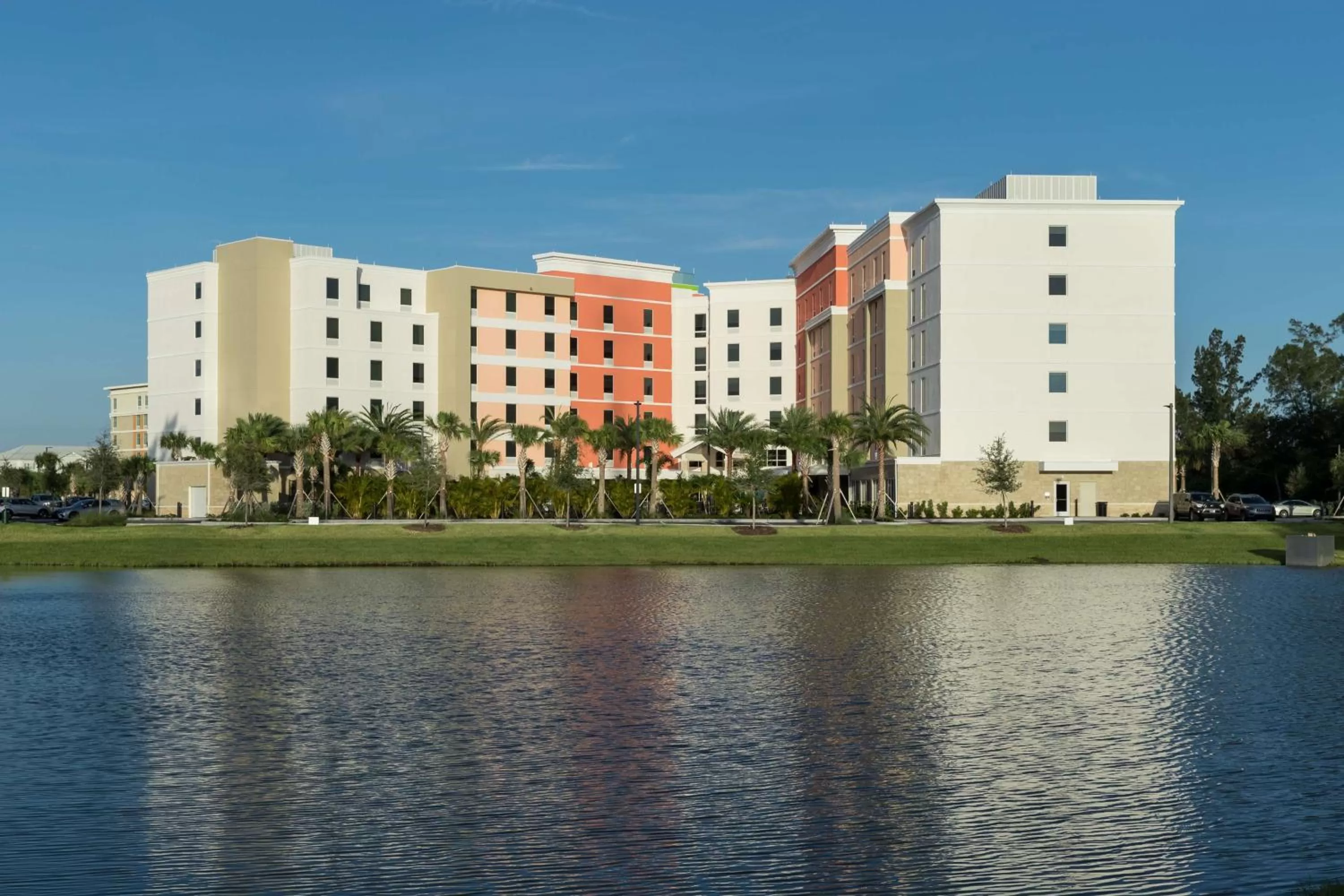 Property building in Hampton Inn & Suites Cape Canaveral Cruise Port, Fl