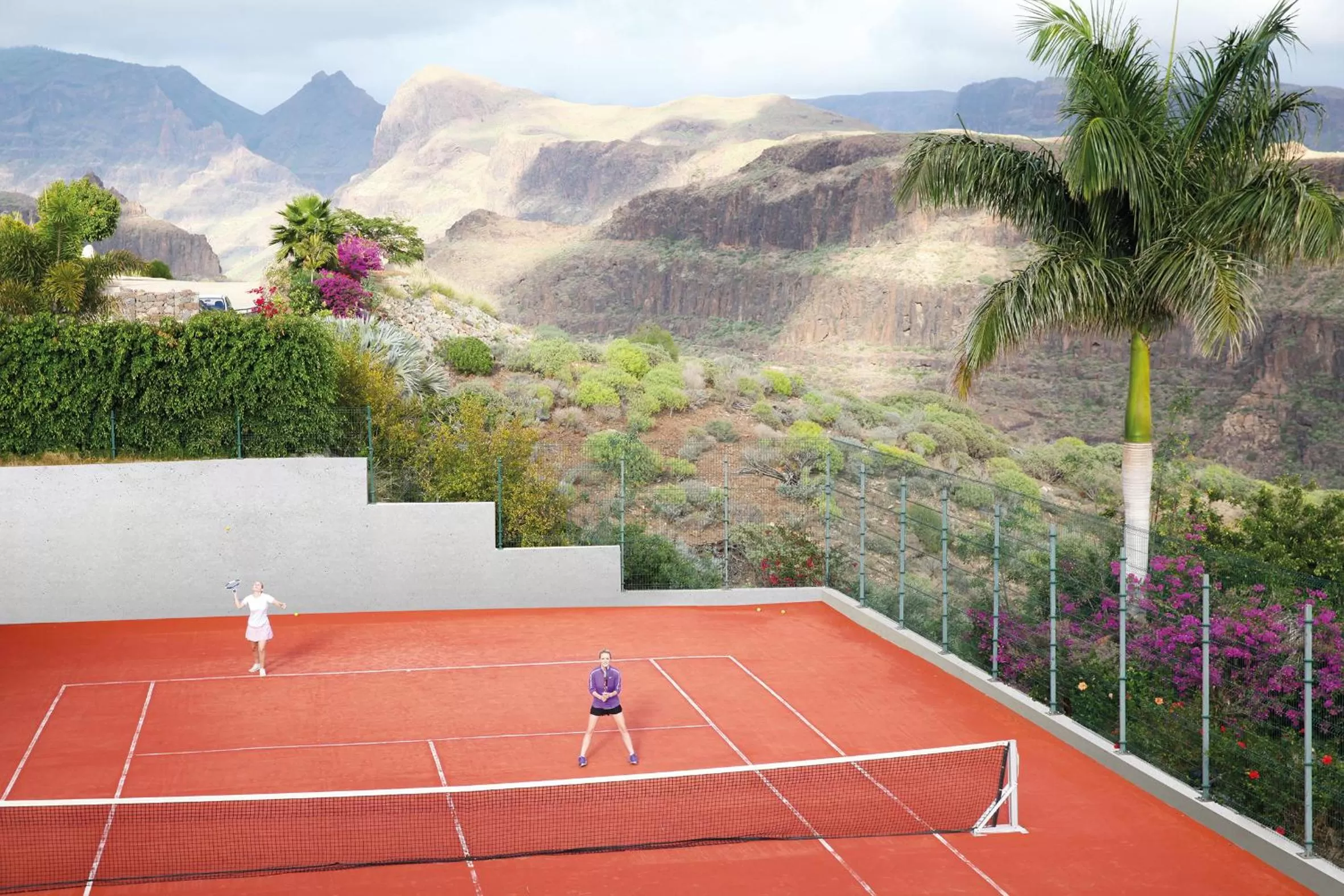 Tennis court in Casa León Royal Retreat