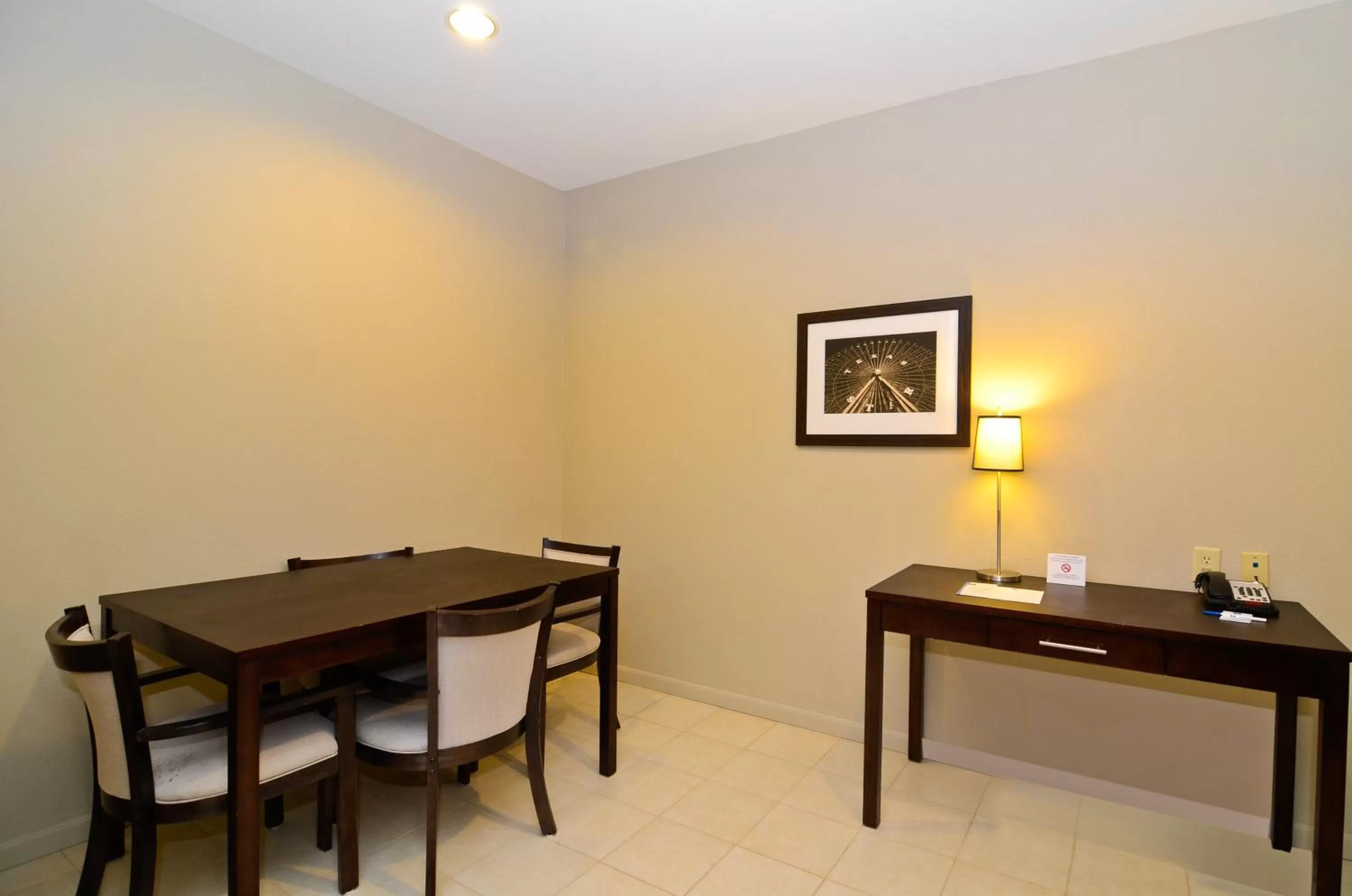 Dining area in Baymont by Wyndham Columbus