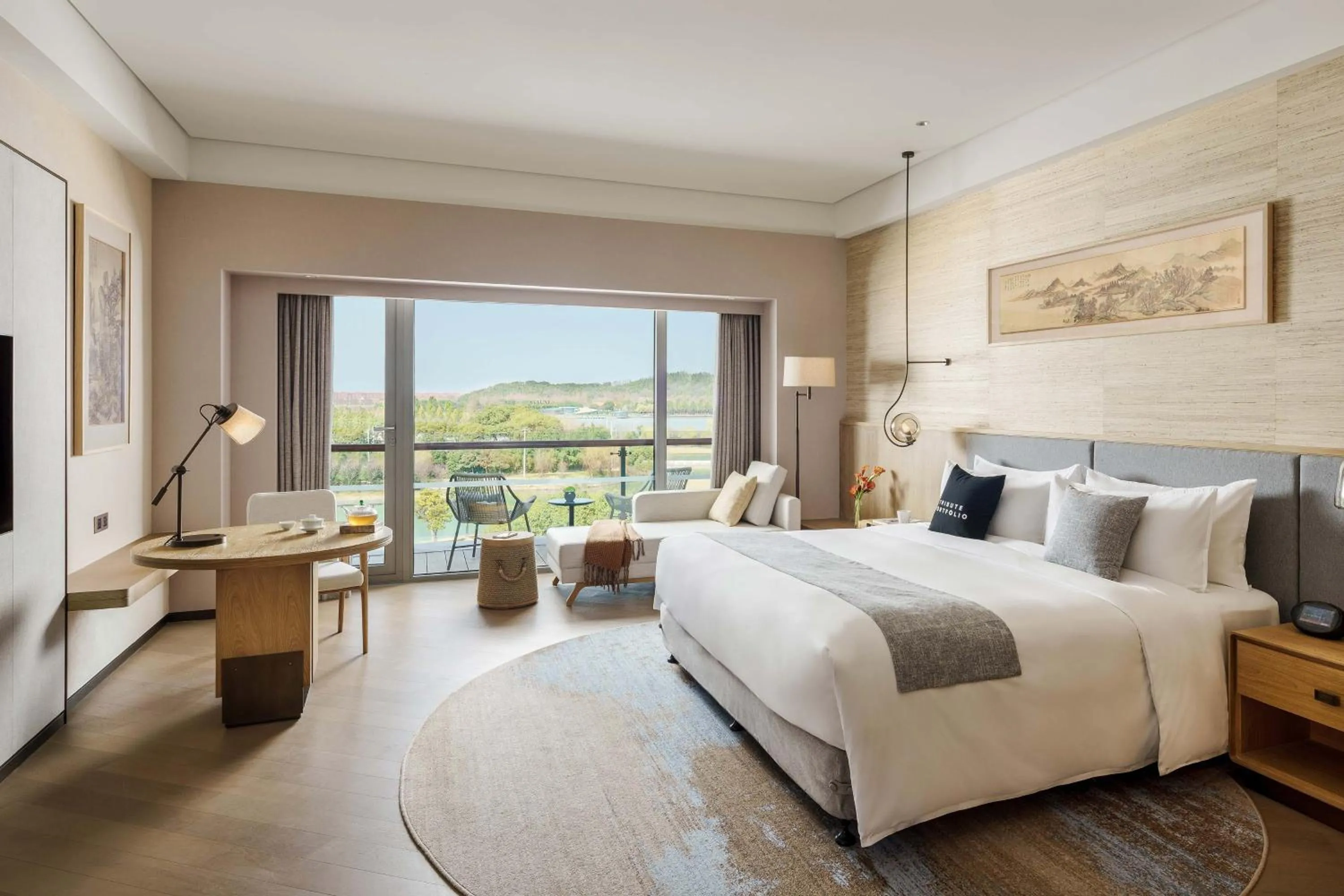 Photo of the whole room, Bed in The Yuluxe Sheshan, Shanghai, A Tribute Portfolio Hotel