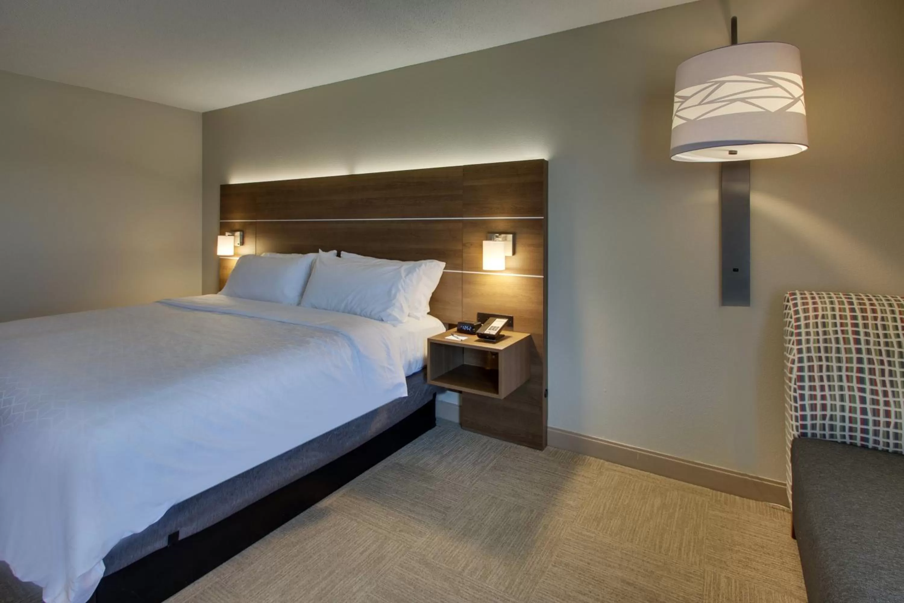 Photo of the whole room, Bed in Holiday Inn Express - Horse Cave by IHG