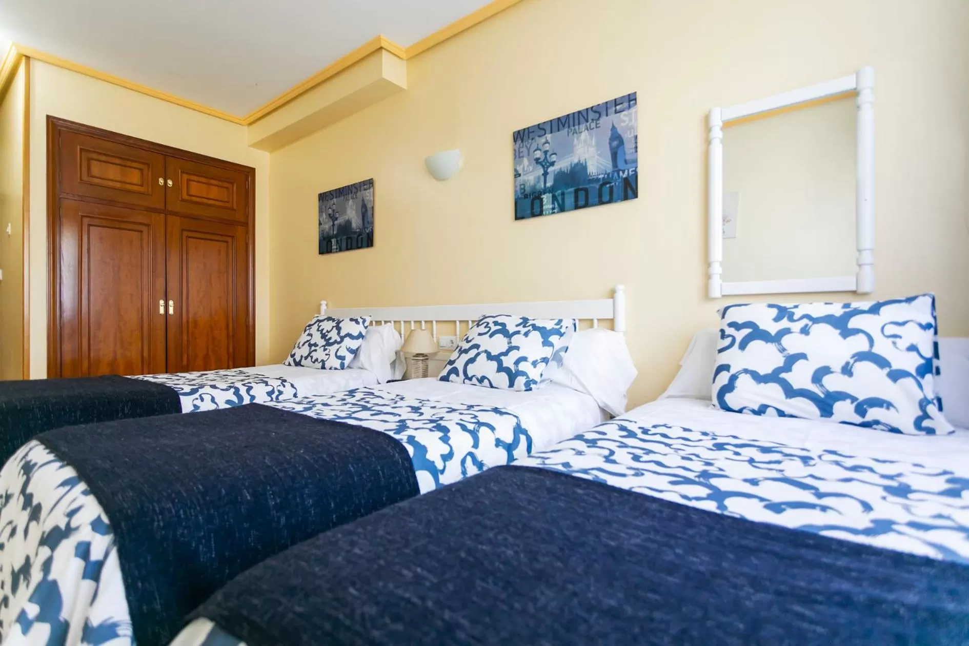 Bed in Hotel América Ferrol