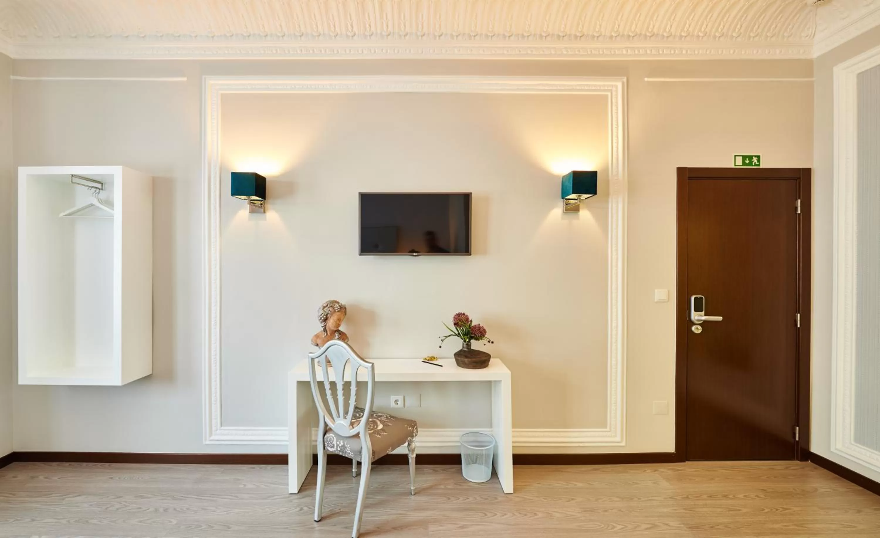 Decorative detail in Silk Lisbon