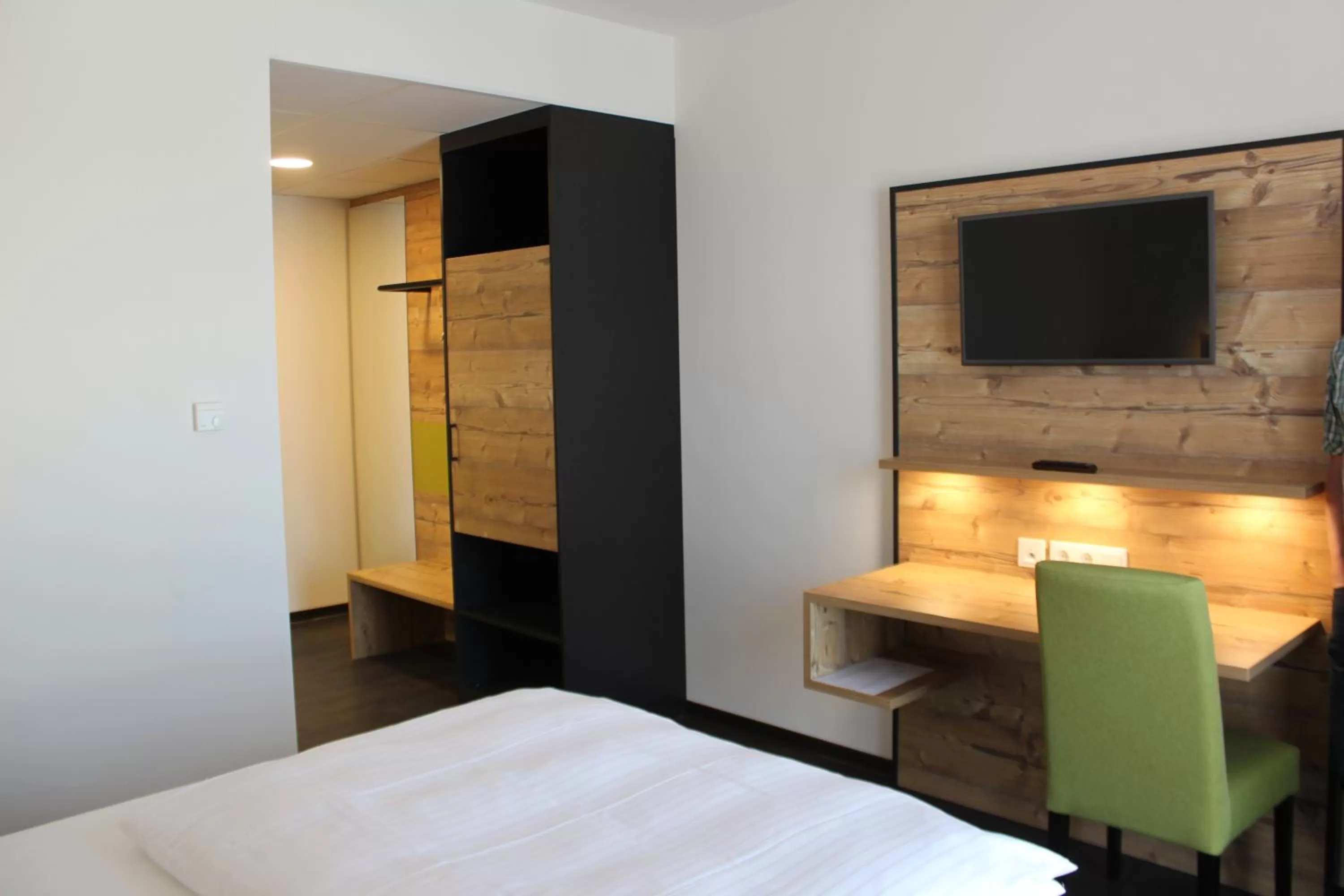 Photo of the whole room, Bed in Alb Inn - Hotel & Apartments