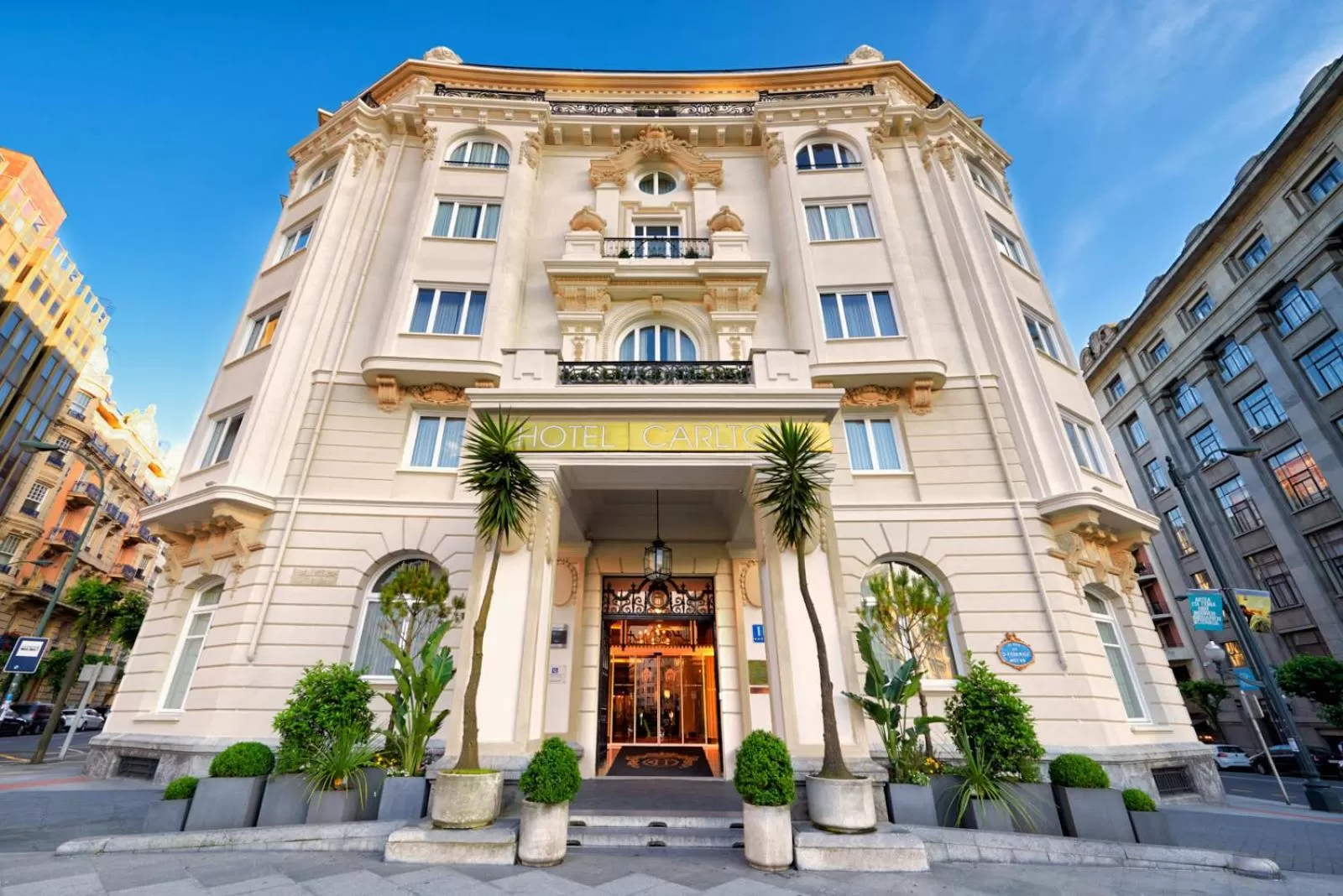 Property building in Hotel Carlton