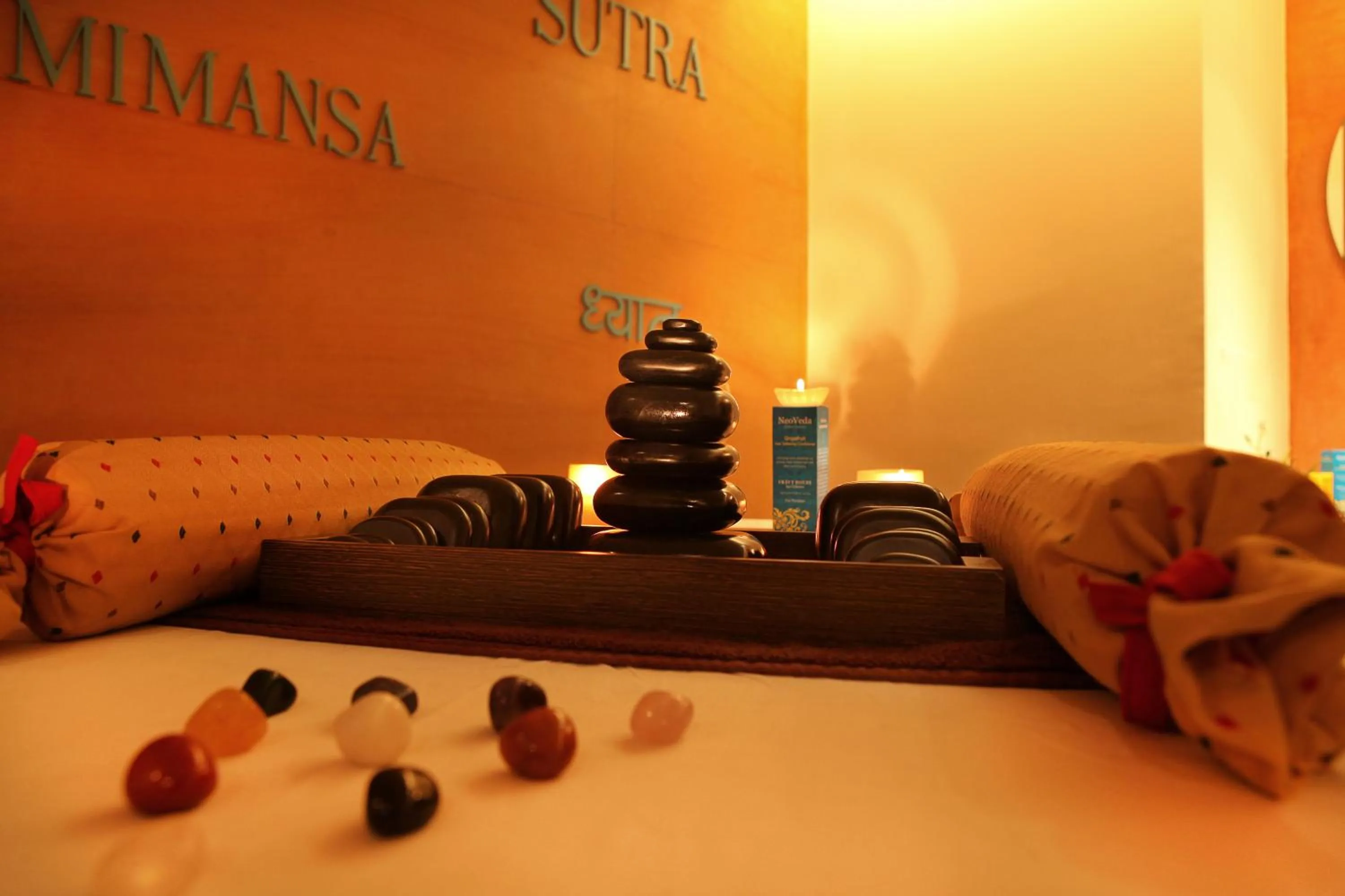 Shower in The Metropolitan Hotel & Spa New Delhi