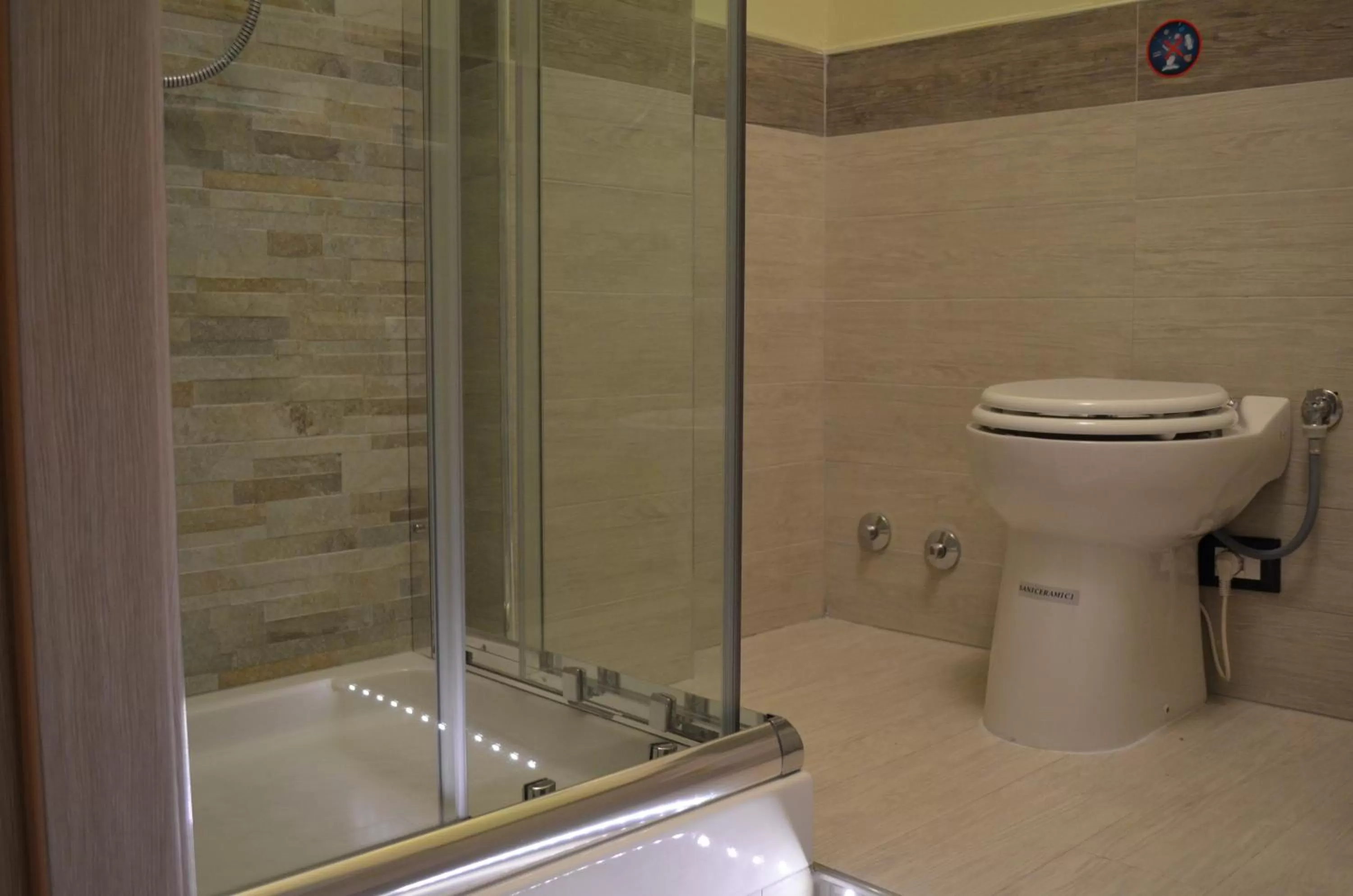 Shower in Casa Aurora B&B