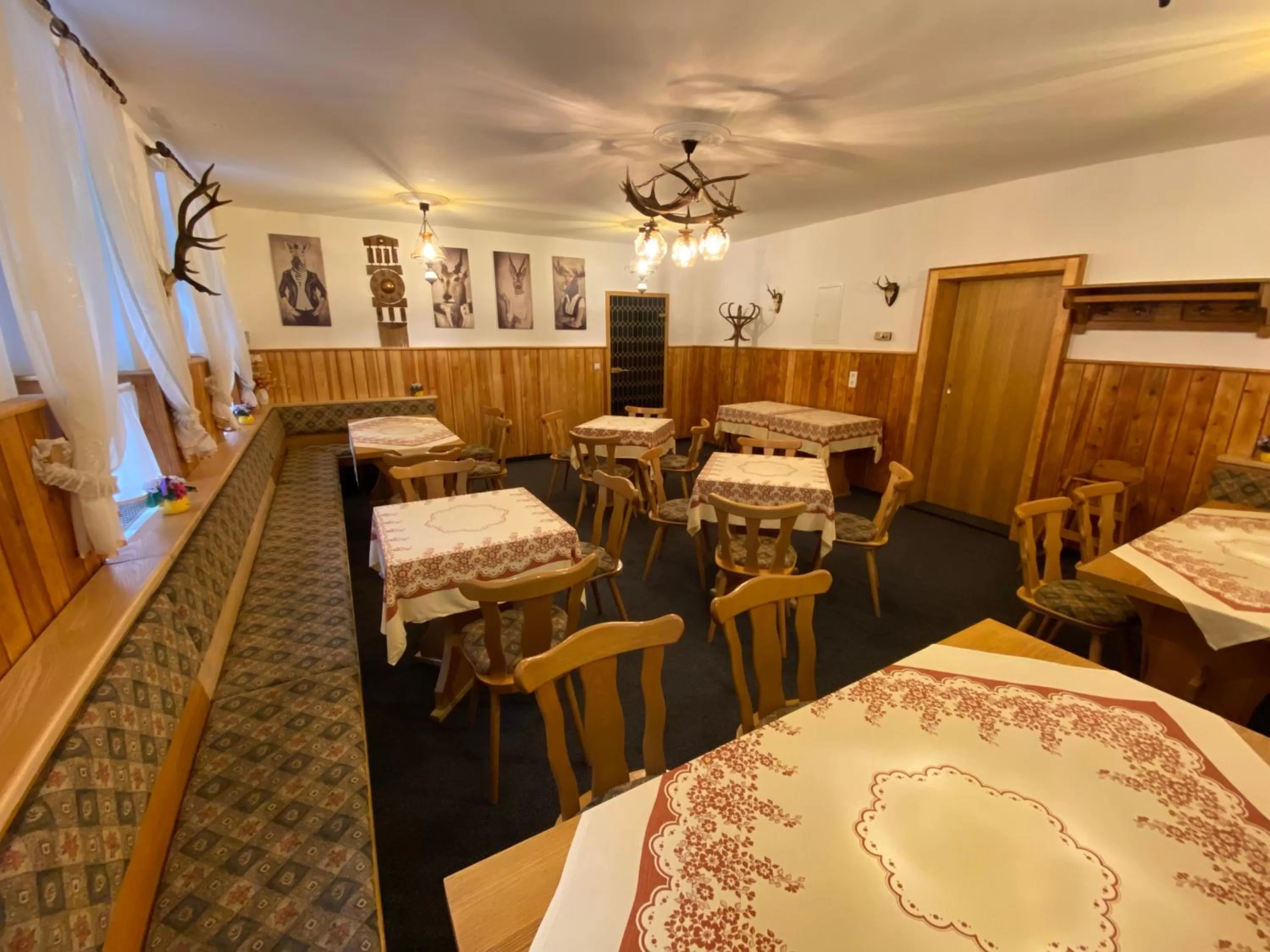 Restaurant/places to eat, Bed in Hotel Bielatal