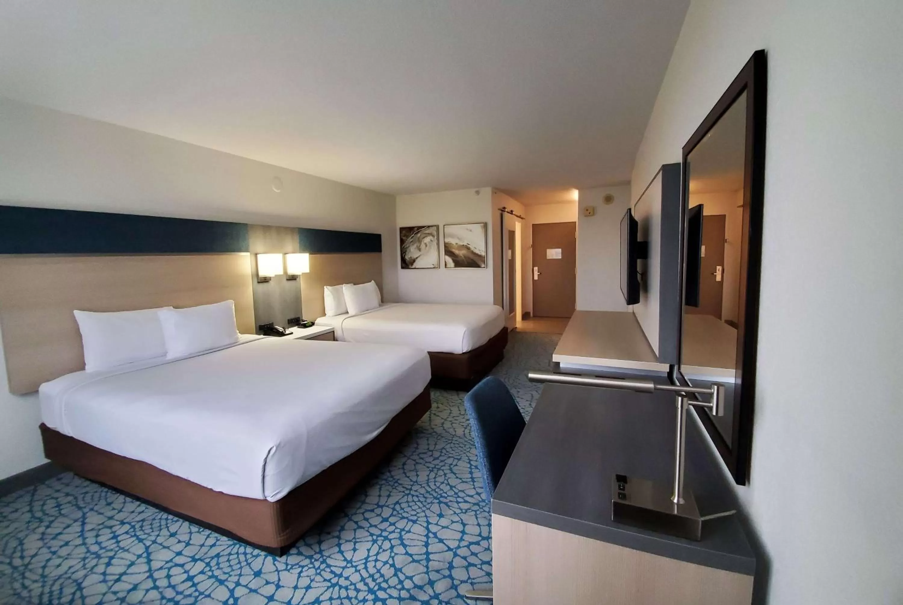 Photo of the whole room, Bed in Wyndham Orlando Resort & Conference Center, Celebration Area