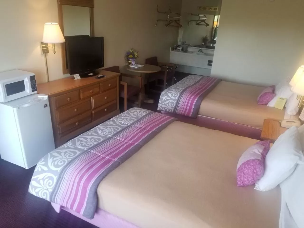 Bed in Ozark Valley Inn