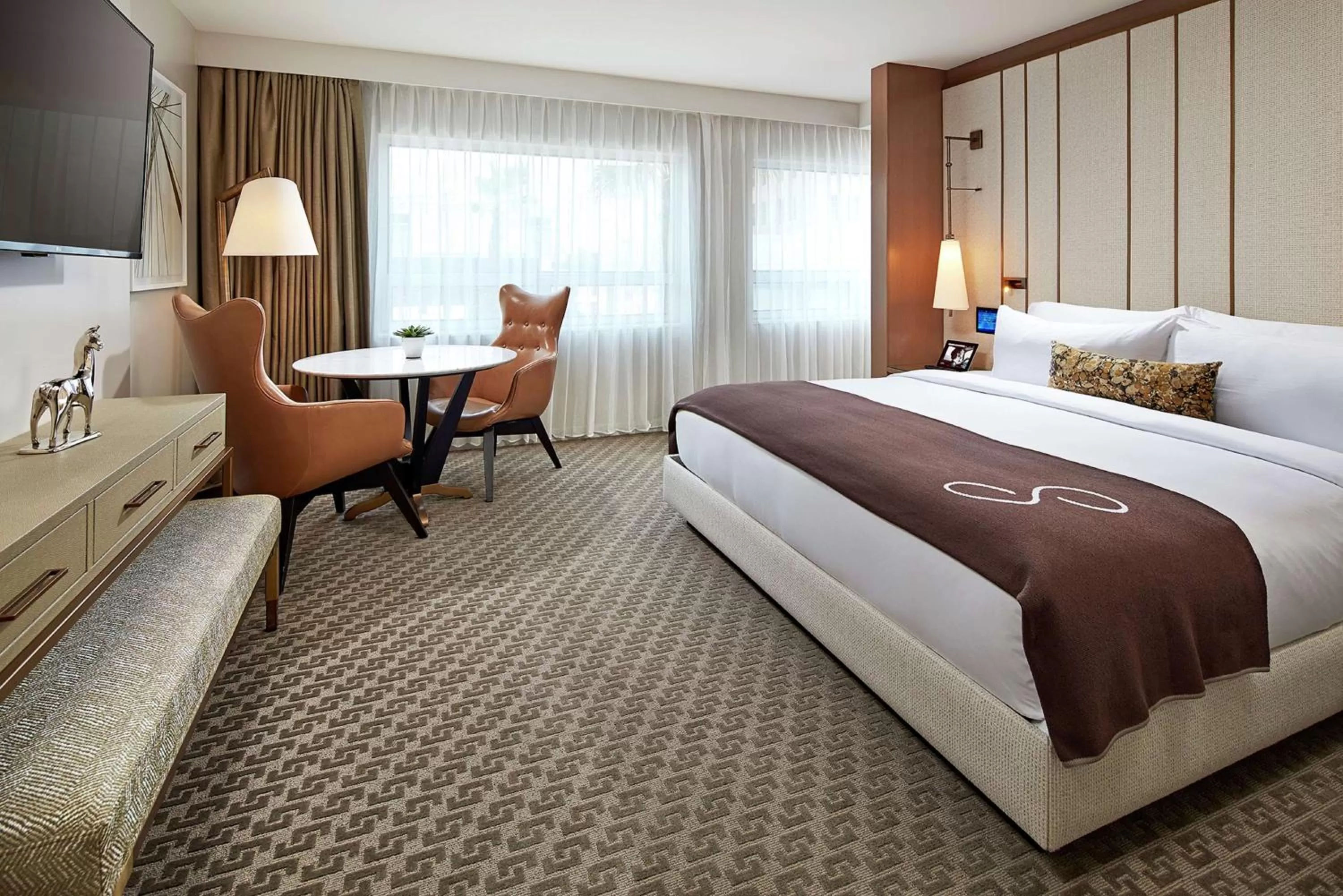 Bed in The Statler Dallas, Curio Collection By Hilton