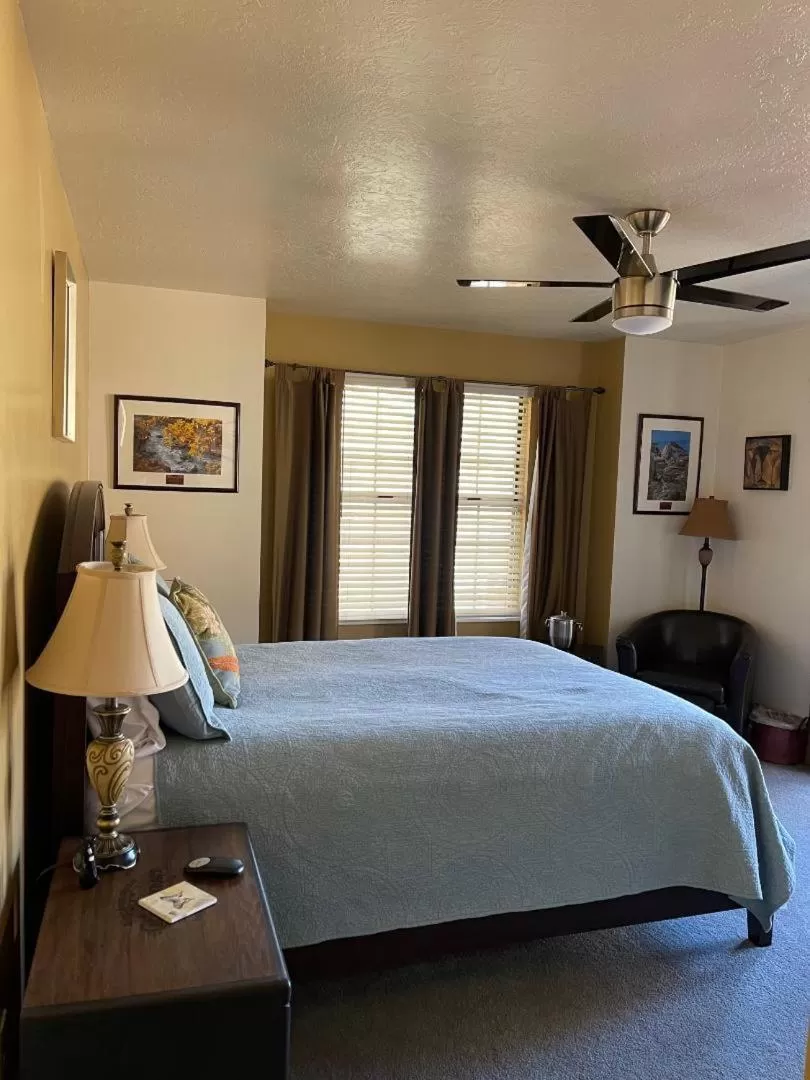 Bed in Harvest House Bed and Breakfast